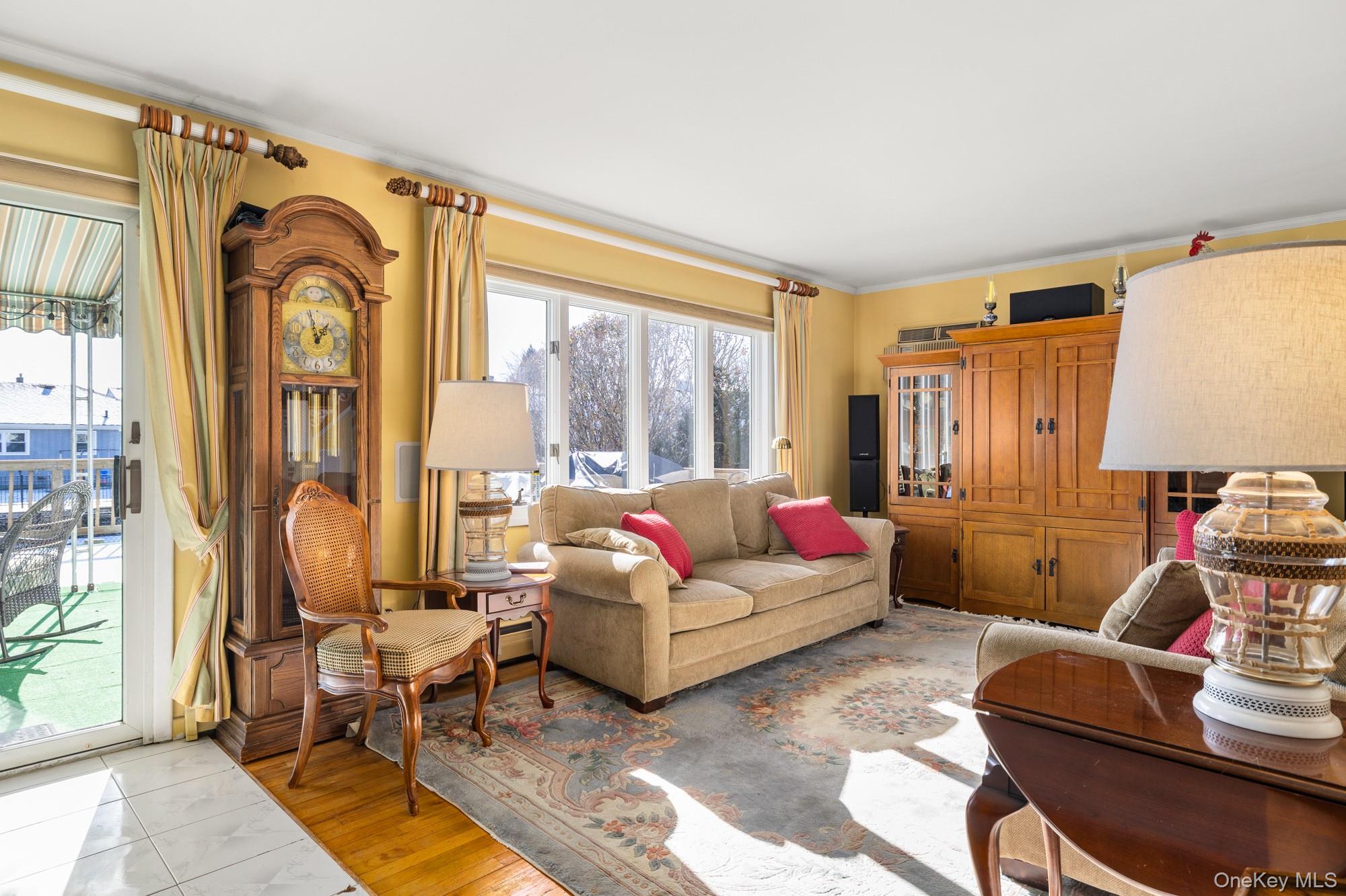 #6 photo, 3806 Tiana Street, מחוז נסאו Seaford , NY 11783