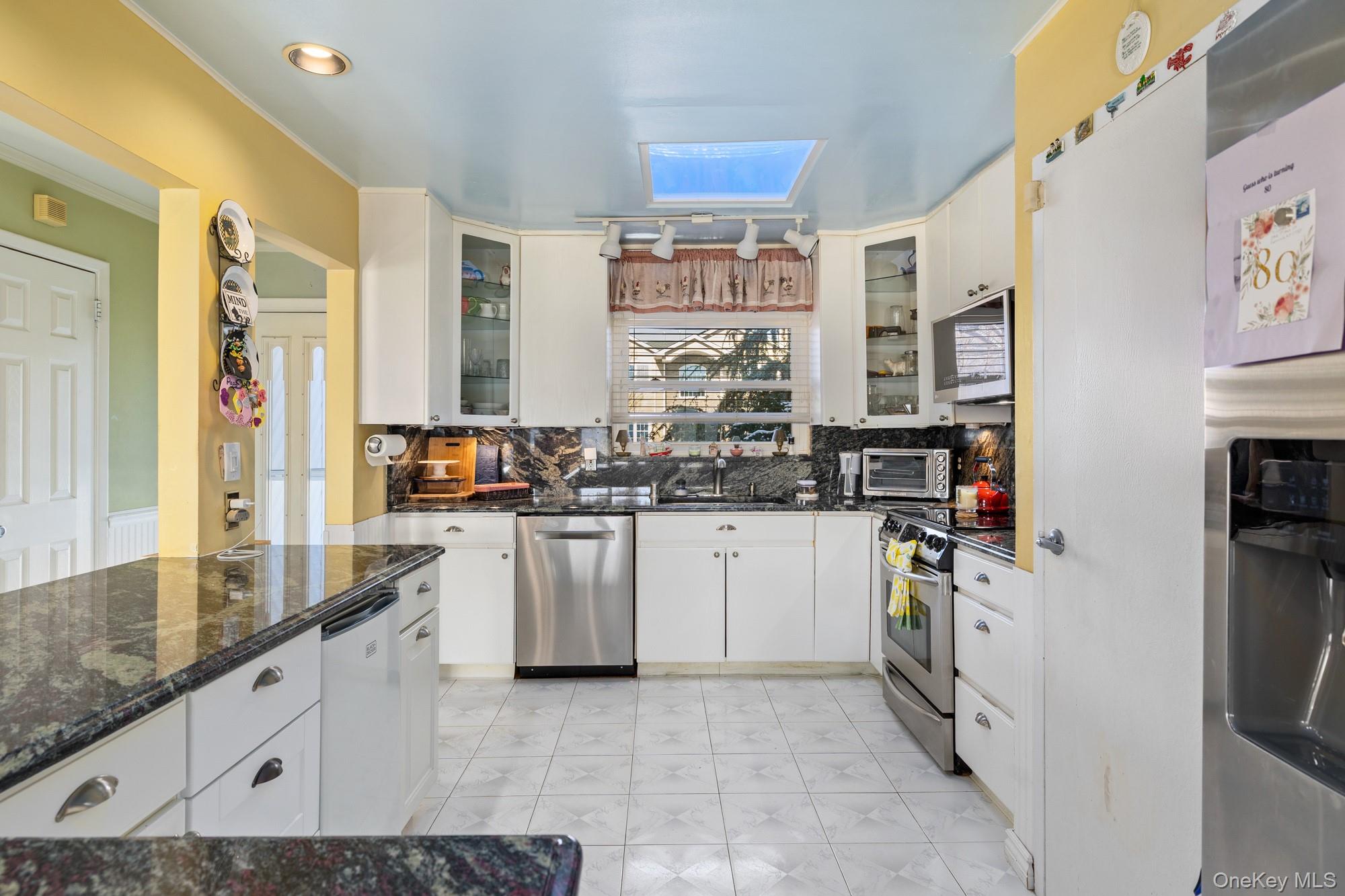 #8 photo, 3806 Tiana Street, מחוז נסאו Seaford , NY 11783