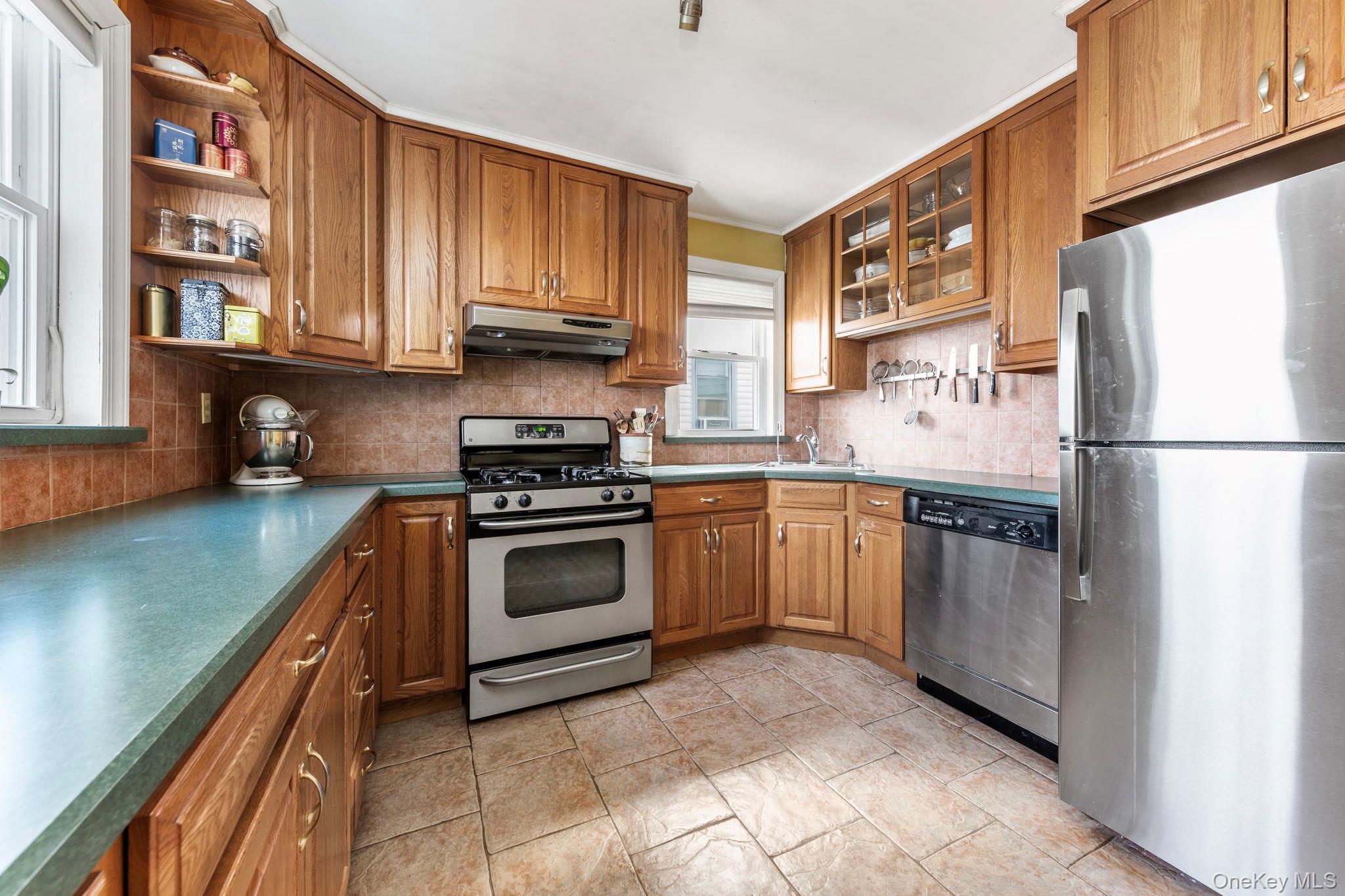 #13 photo, 9269 220th Street, קווינס Queens Village , NY 11428