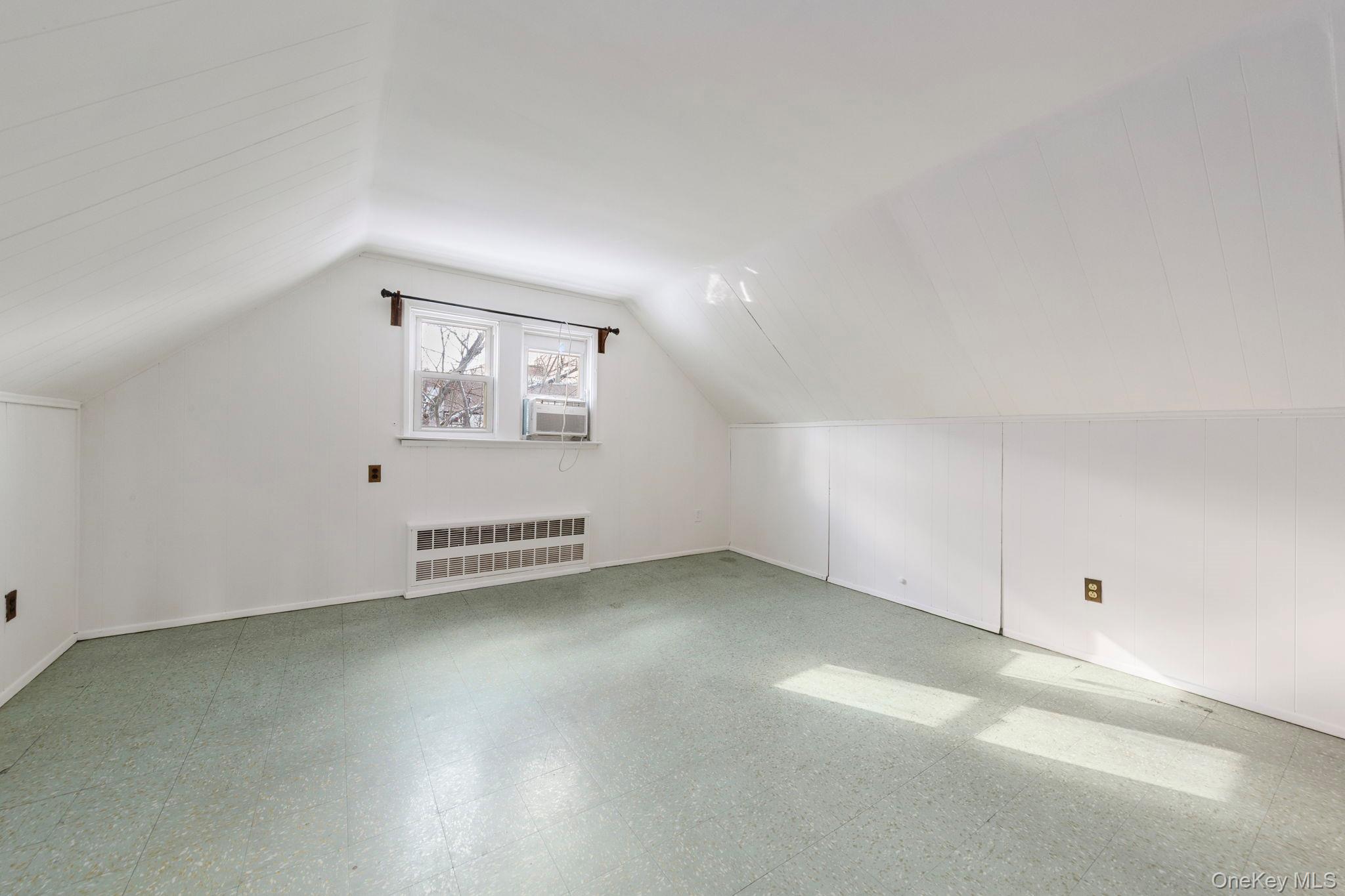 #20 photo, 9269 220th Street, קווינס Queens Village , NY 11428