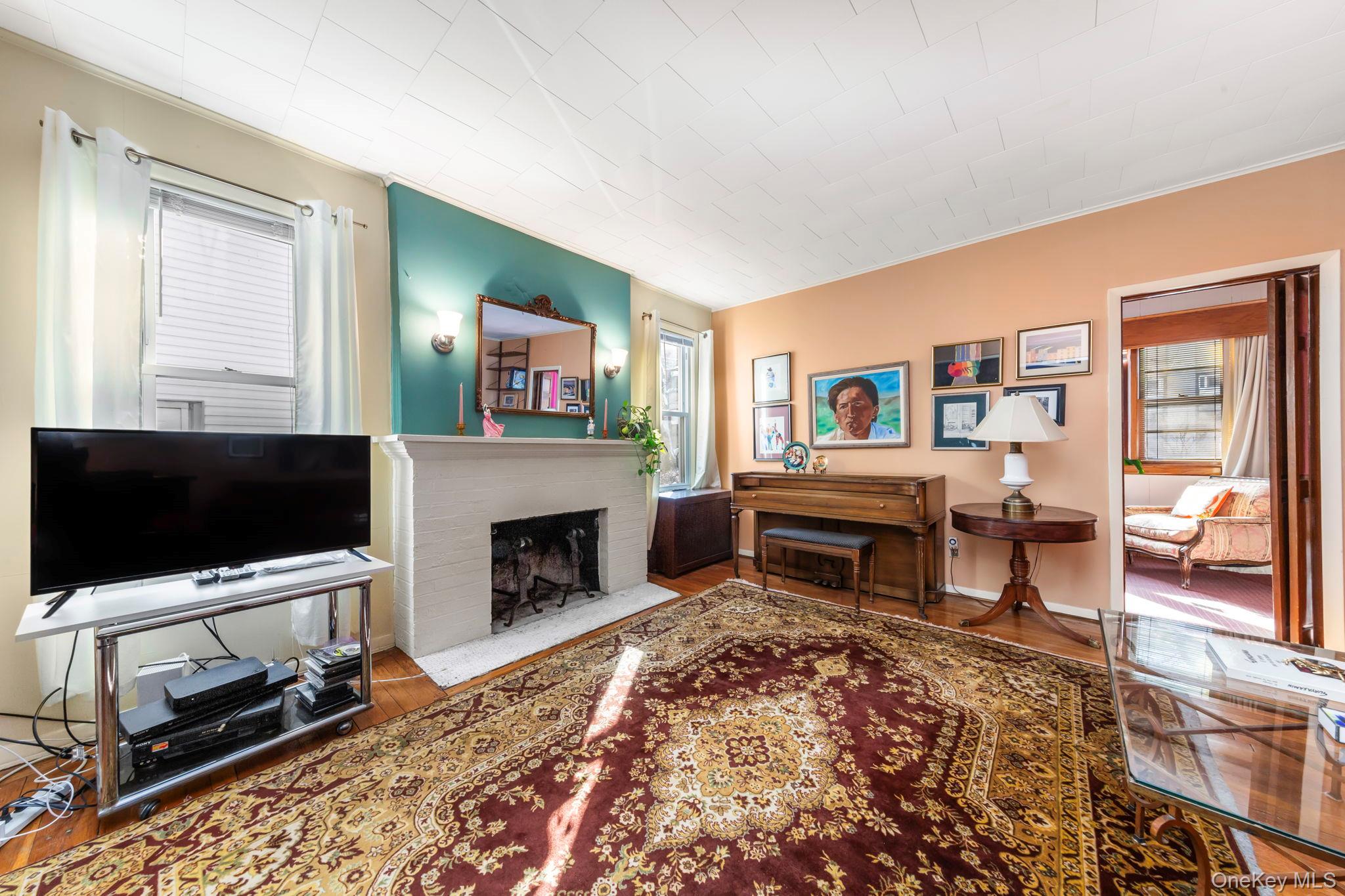 #4 photo, 9269 220th Street, קווינס Queens Village , NY 11428