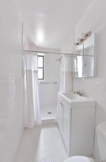 #4 photo, 43-01 46 Street, קווינס Sunnyside , NY 11104