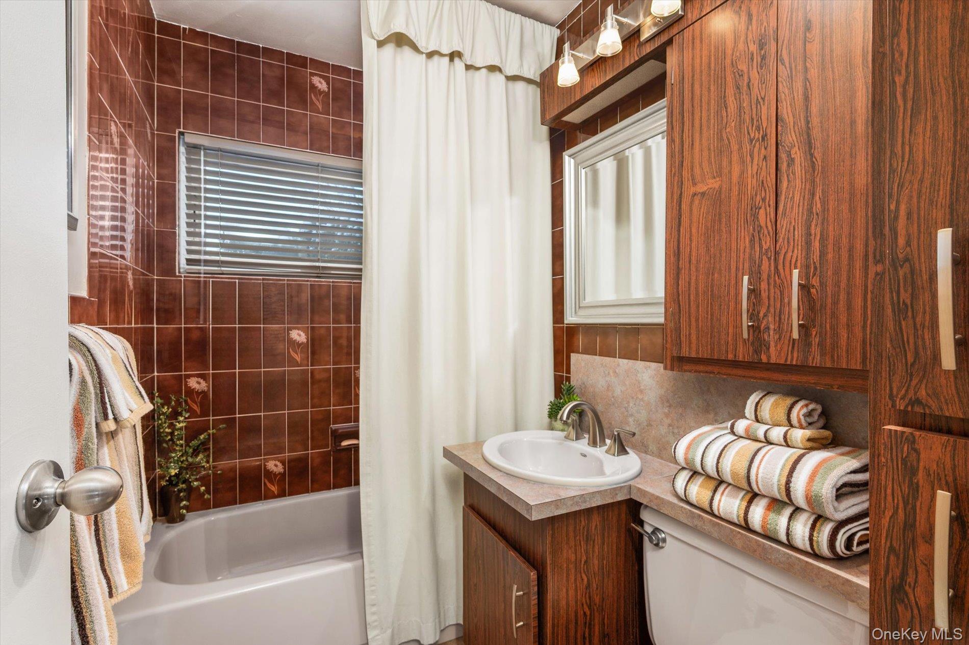 #12 photo, 16 Dahlia Lane, מחוז נסאו Wantagh , NY 11793