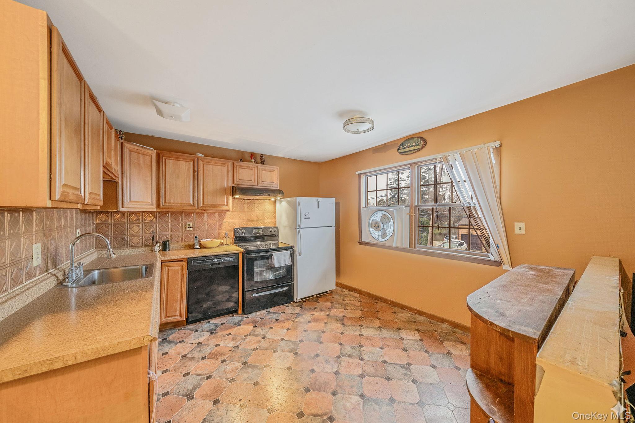 #15 photo, 81 Hale Street, Brentwood , NY 11717