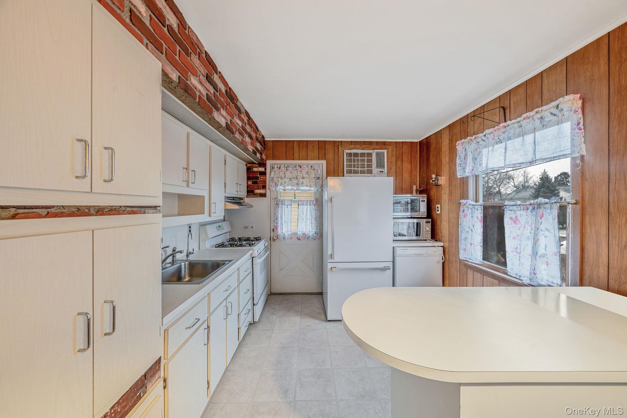 #8 photo, 81 Hale Street, Brentwood , NY 11717