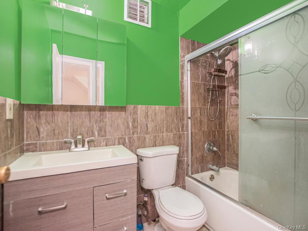 #5 photo, 3669 Boller Avenue, Bronx , NY 10466