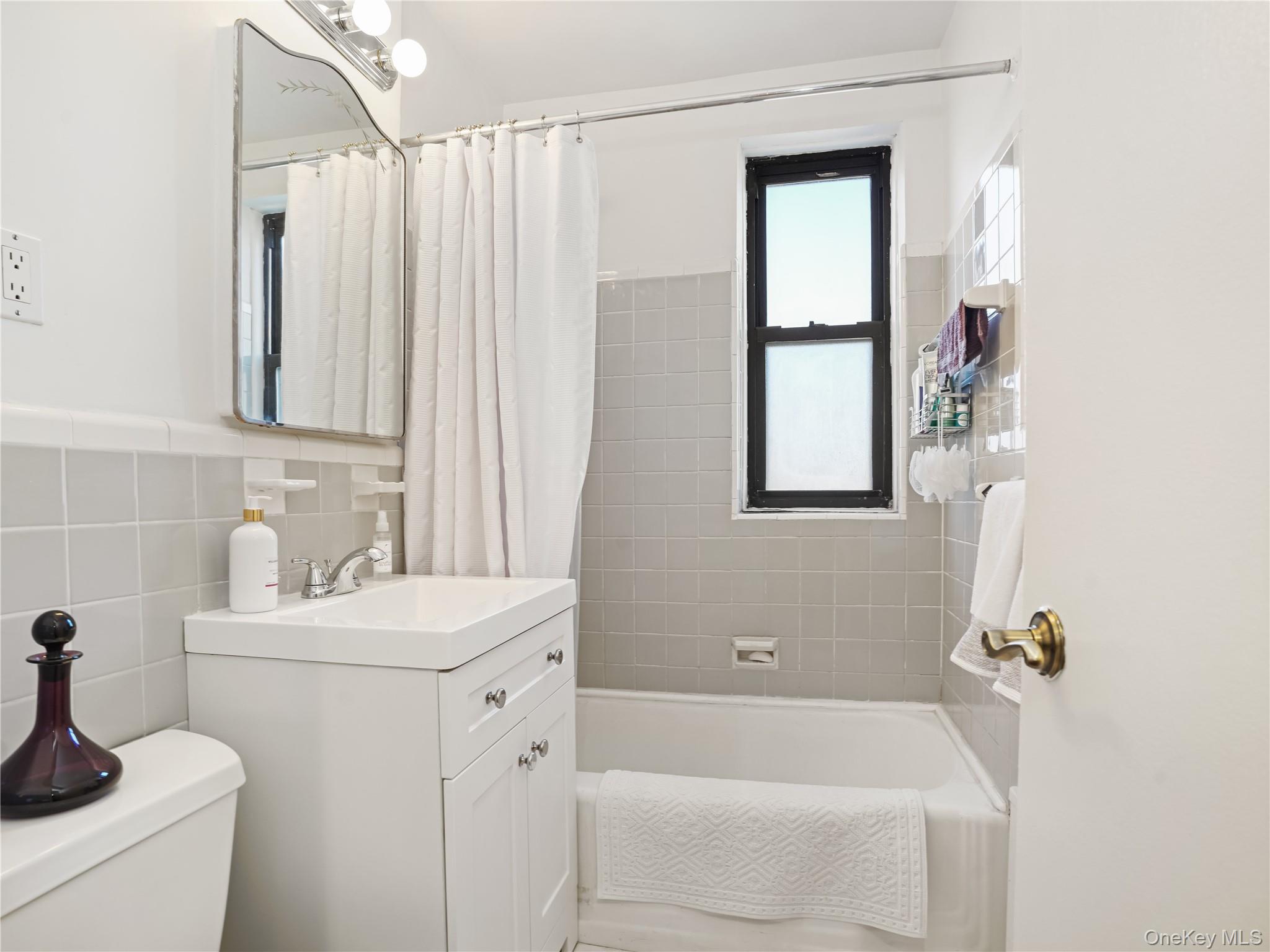 #11 photo, 10 Franklin Avenue, White Plains , NY 10601