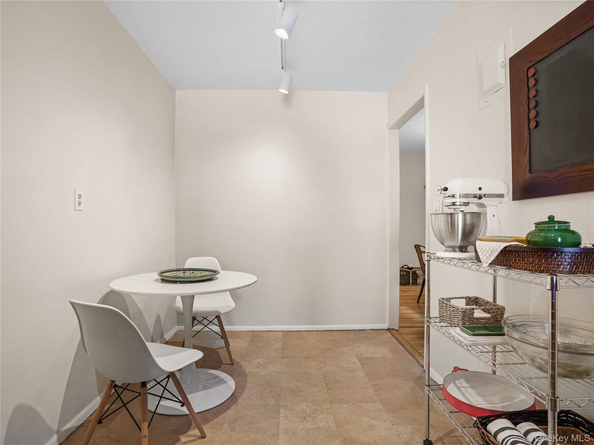 #9 photo, 10 Franklin Avenue, White Plains , NY 10601