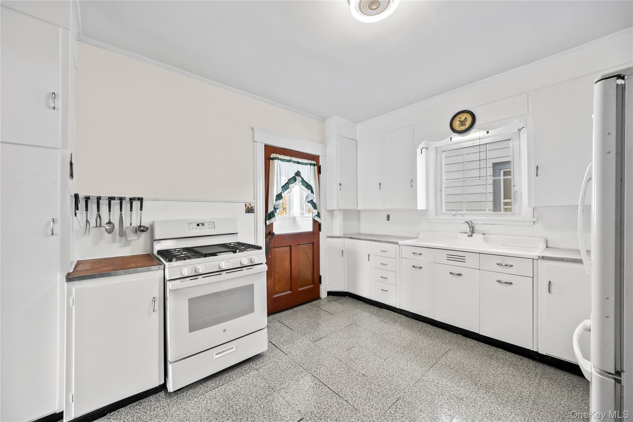 #9 photo, 47 Prairie Avenue, 뉴욕주 Suffern , NY 10901