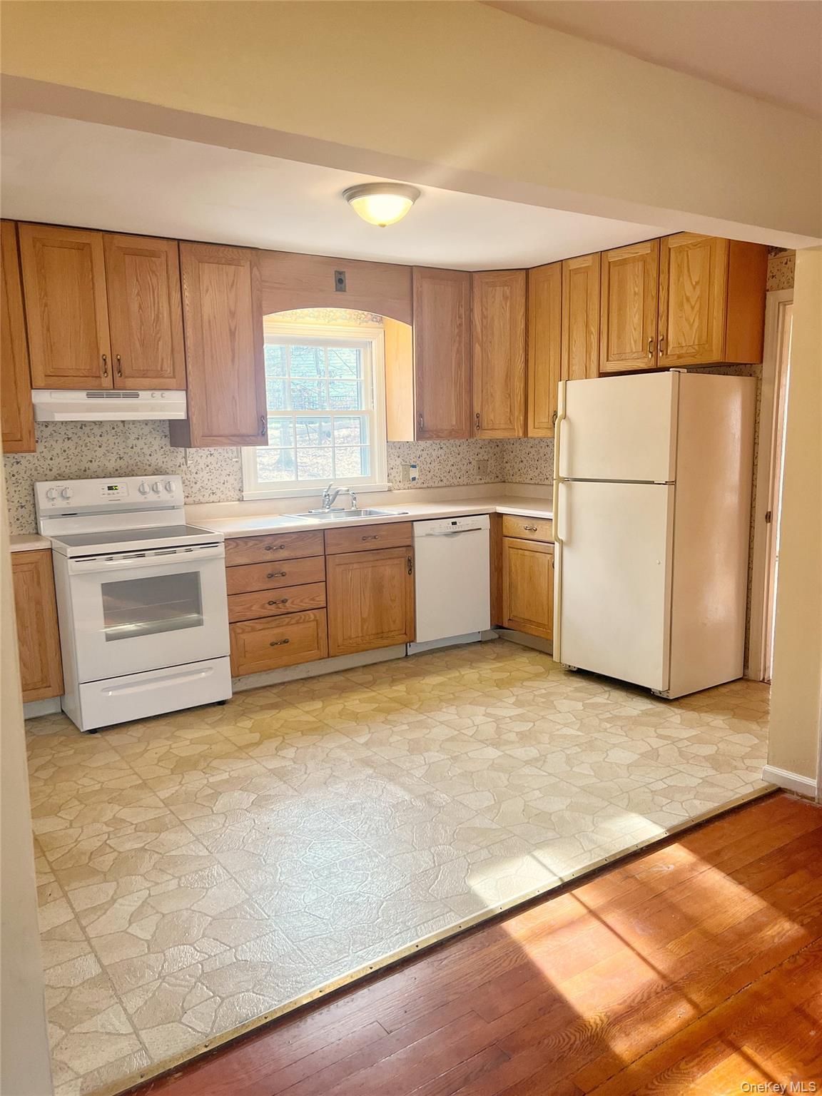 #11 photo, 84 Hillis Terrace, Poughkeepsie , NY 12603