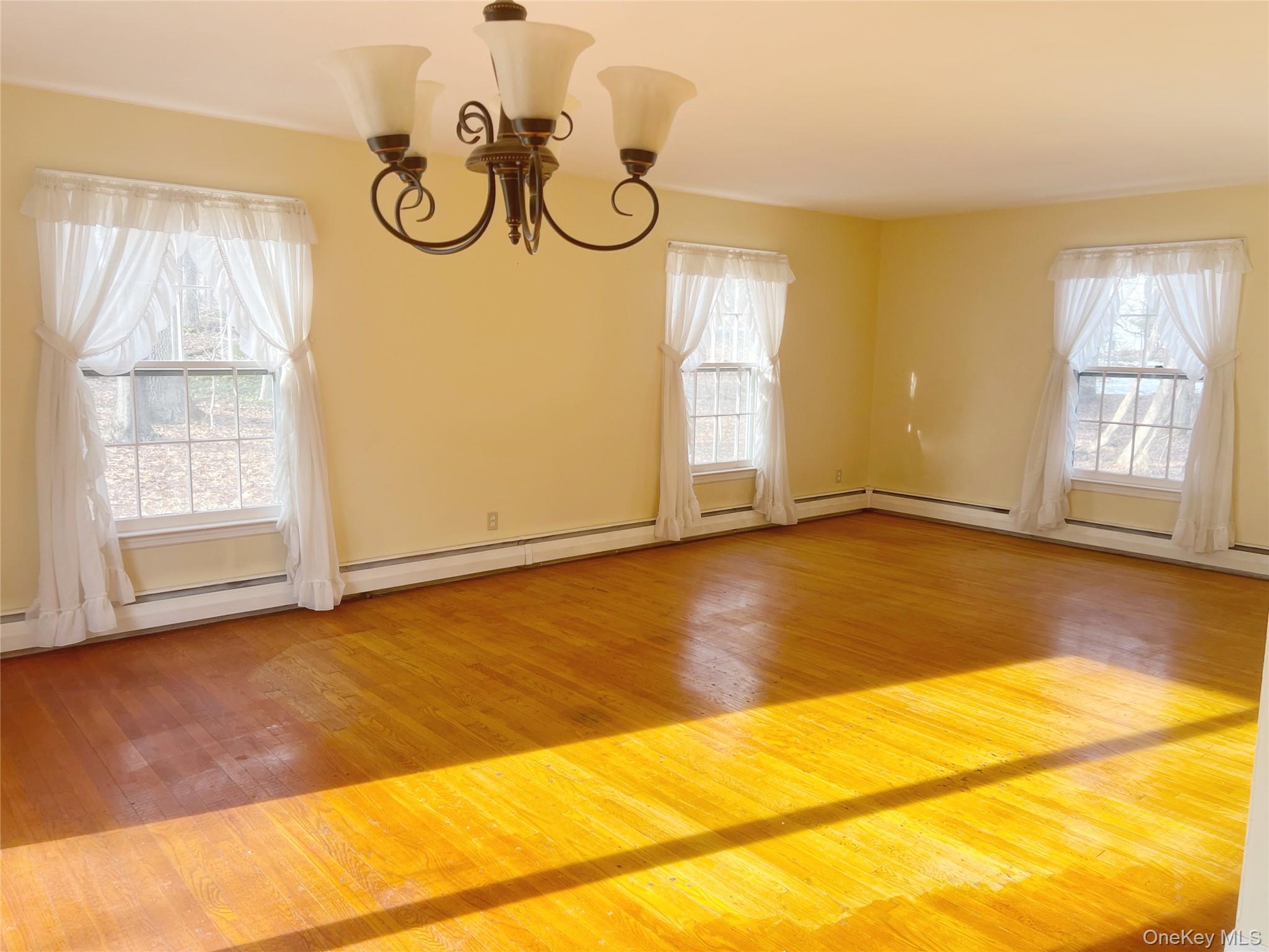 #4 photo, 84 Hillis Terrace, Poughkeepsie , NY 12603