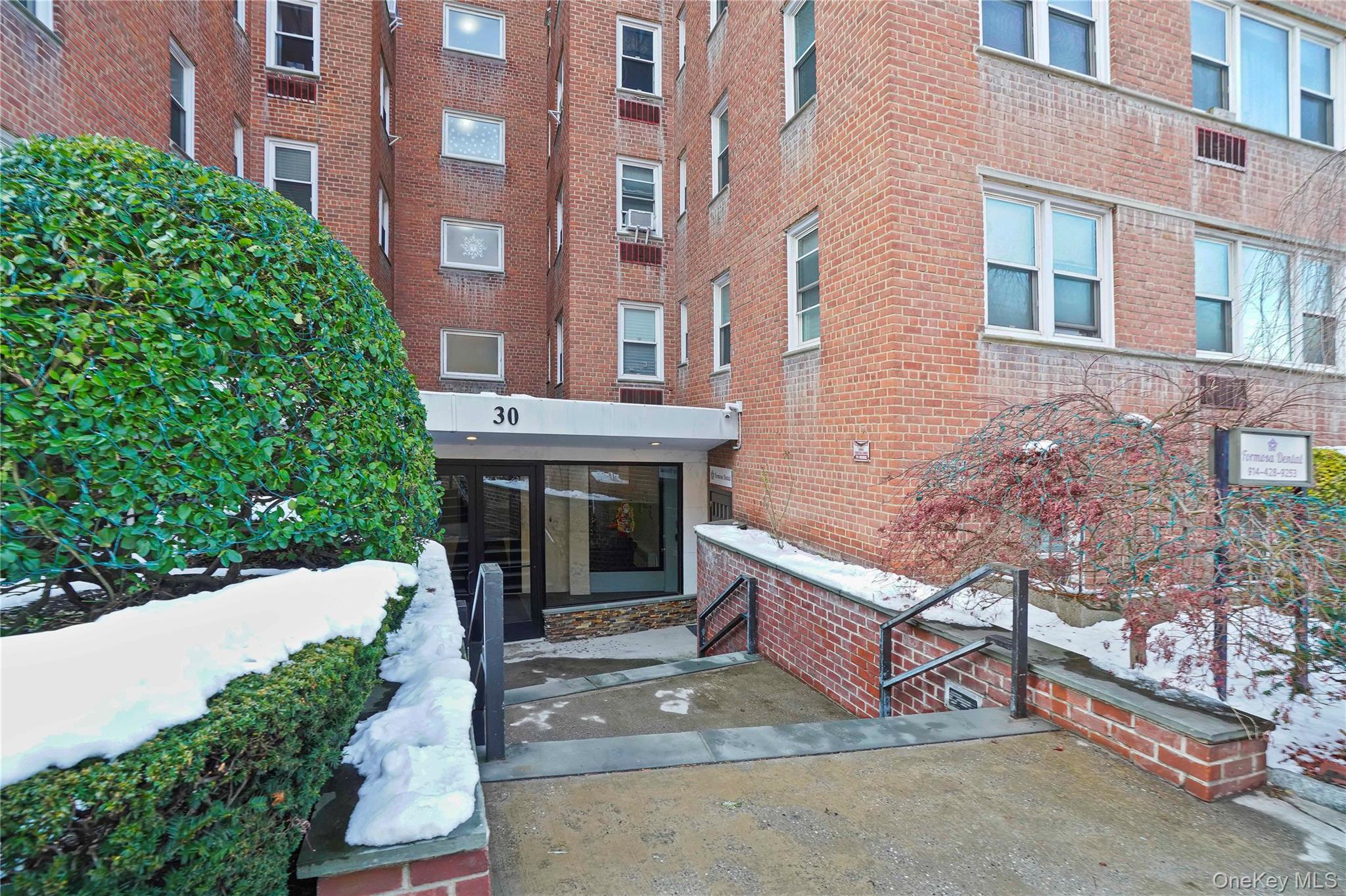 #17 photo, 30 E Hartsdale Avenue, 뉴욕주 Hartsdale , NY 10530