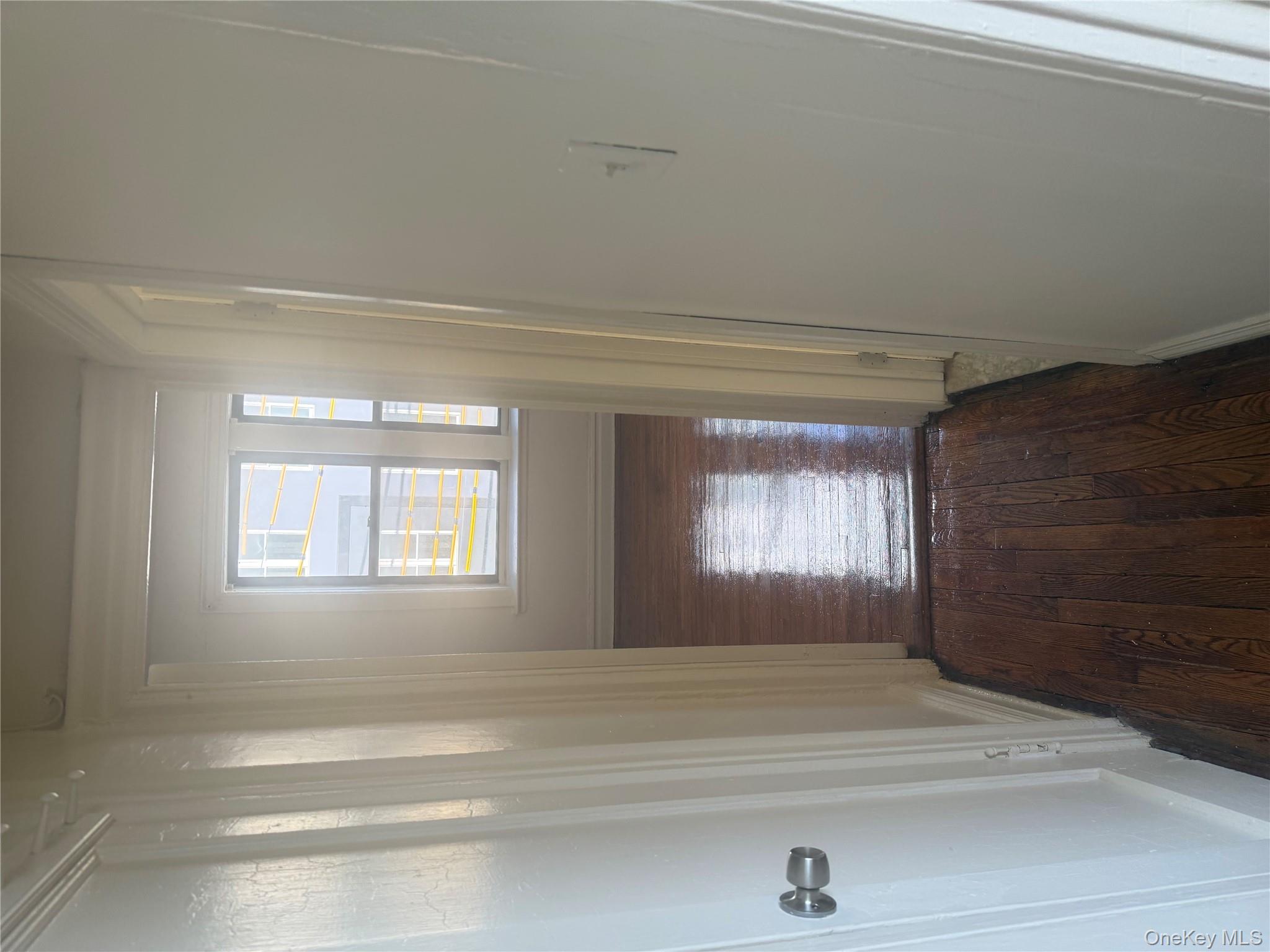 #12 photo, 724 E 216 Street, برونكس Bronx , NY 10467