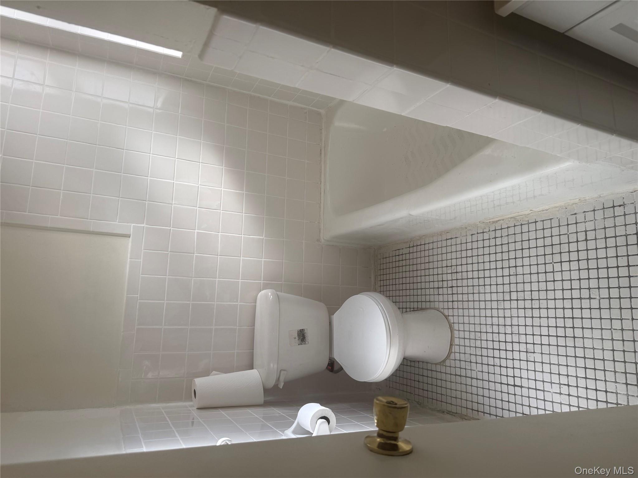 #13 photo, 724 E 216 Street, برونكس Bronx , NY 10467