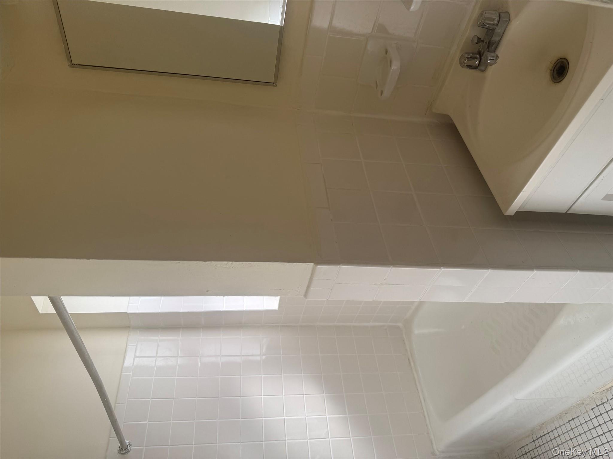 #14 photo, 724 E 216 Street, برونكس Bronx , NY 10467