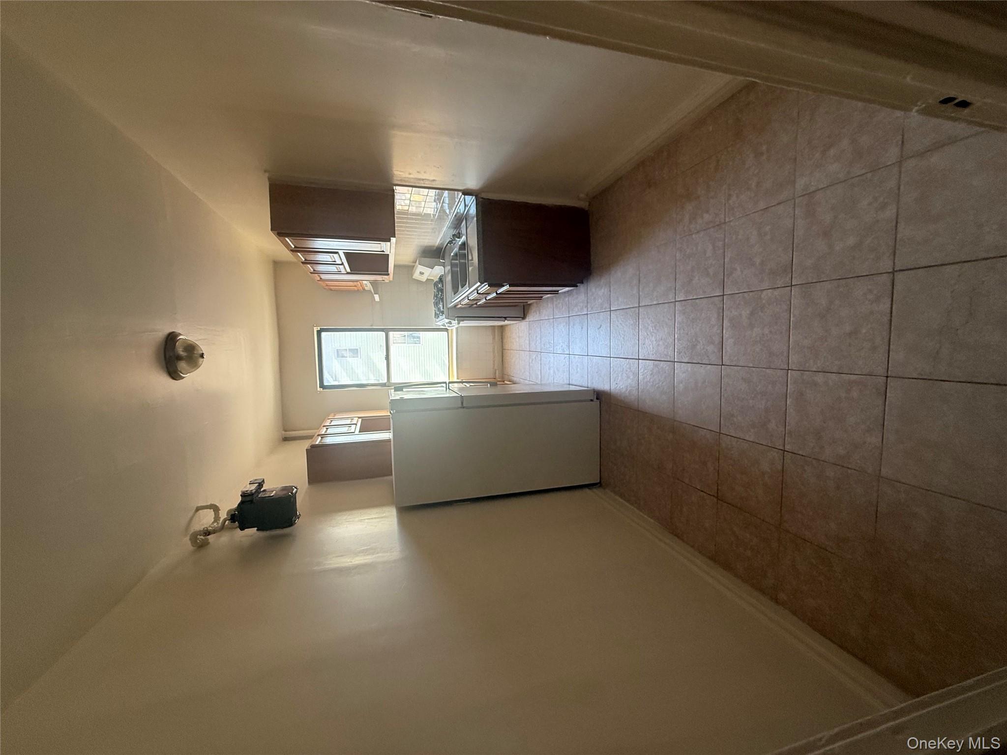 #7 photo, 724 E 216 Street, برونكس Bronx , NY 10467