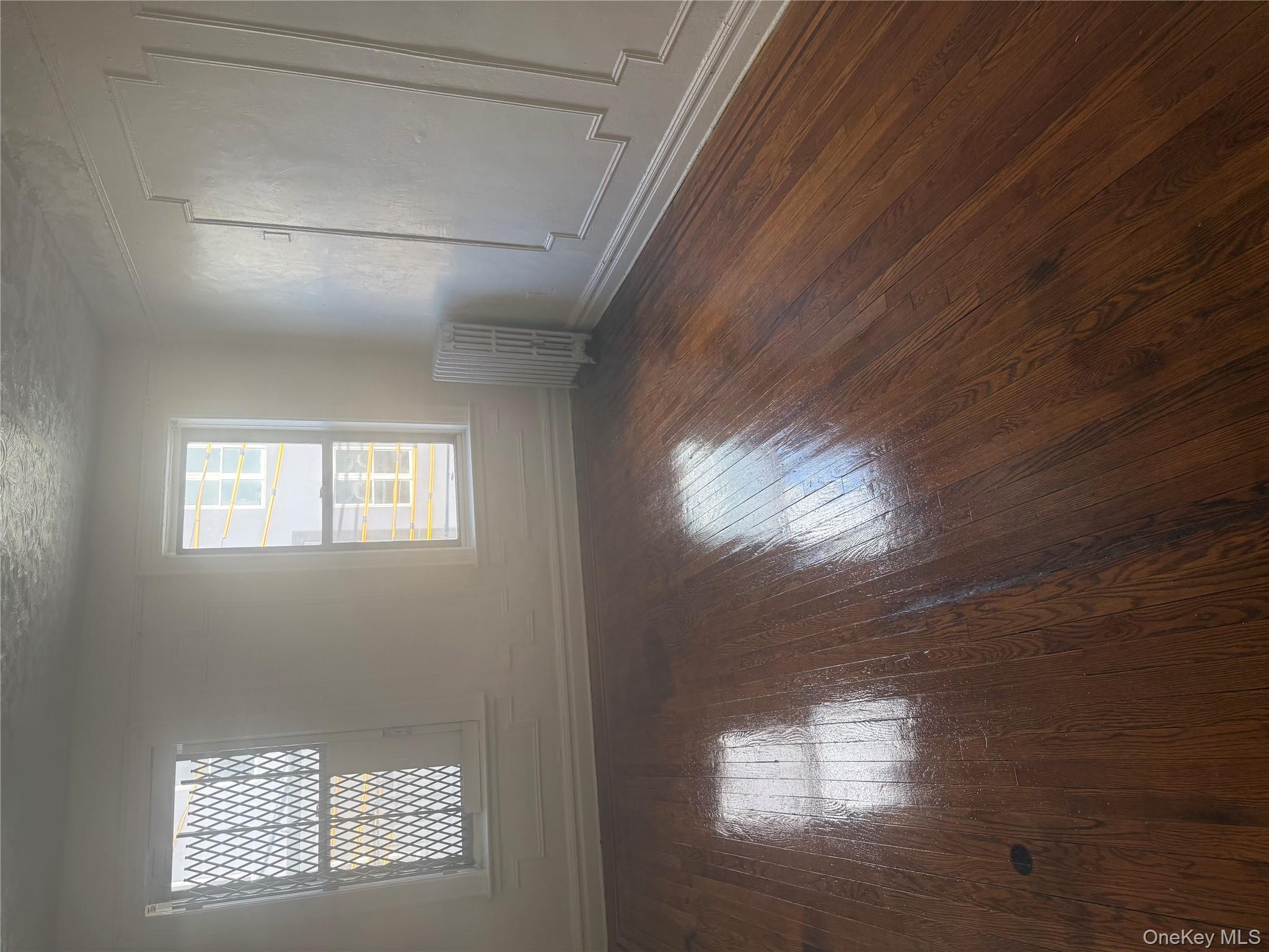 #9 photo, 724 E 216 Street, برونكس Bronx , NY 10467