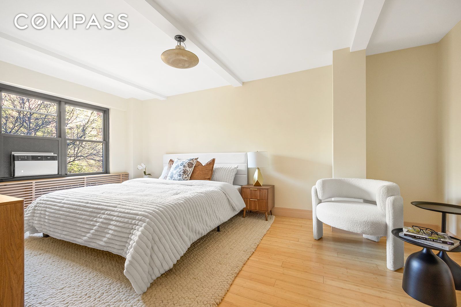 #10 photo, 208 E Broadway, मैनहटन Lower East Side , NY 10002