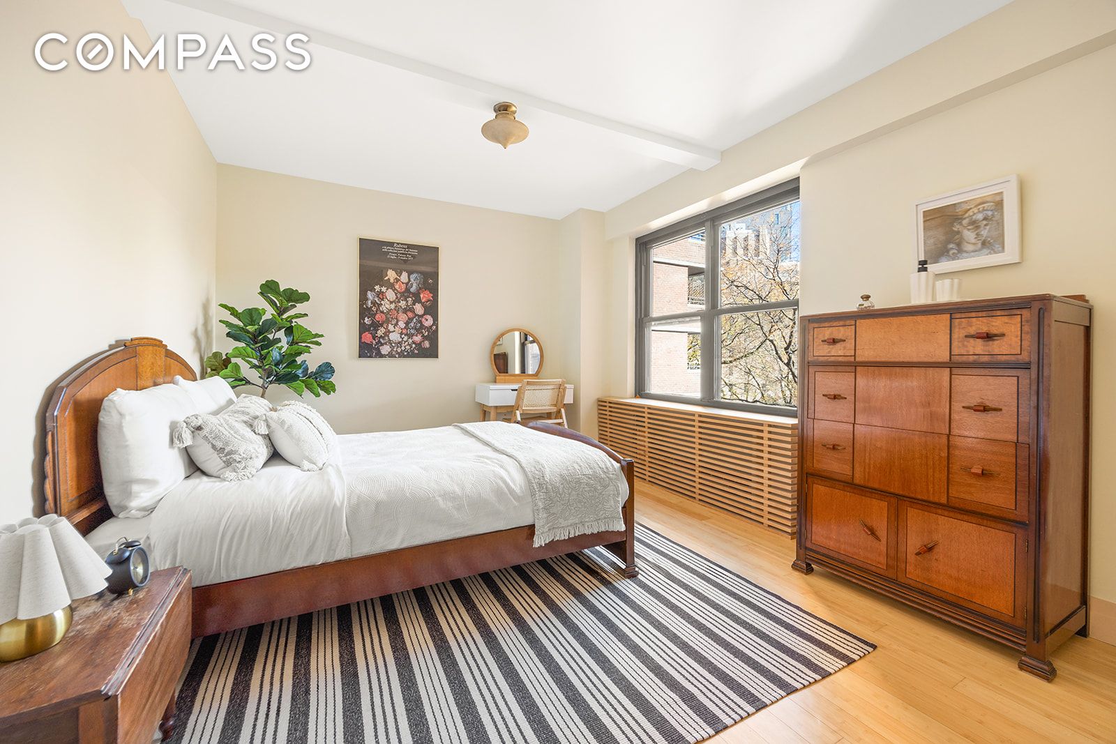 #11 photo, 208 E Broadway, मैनहटन Lower East Side , NY 10002