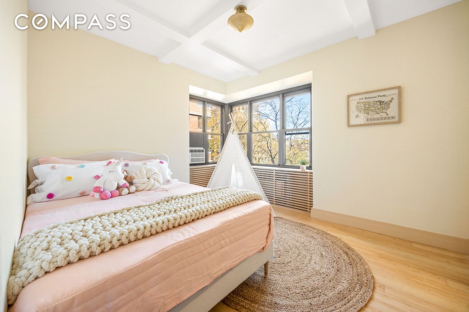 #12 photo, 208 E Broadway, मैनहटन Lower East Side , NY 10002