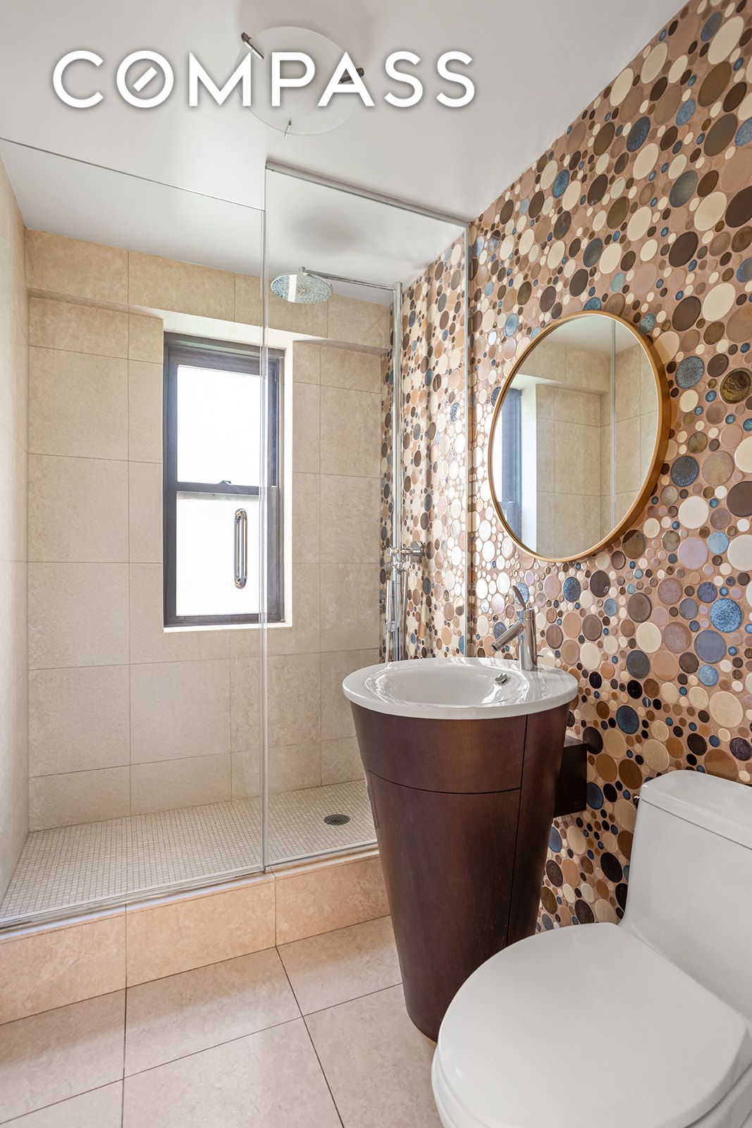 #15 photo, 208 E Broadway, मैनहटन Lower East Side , NY 10002