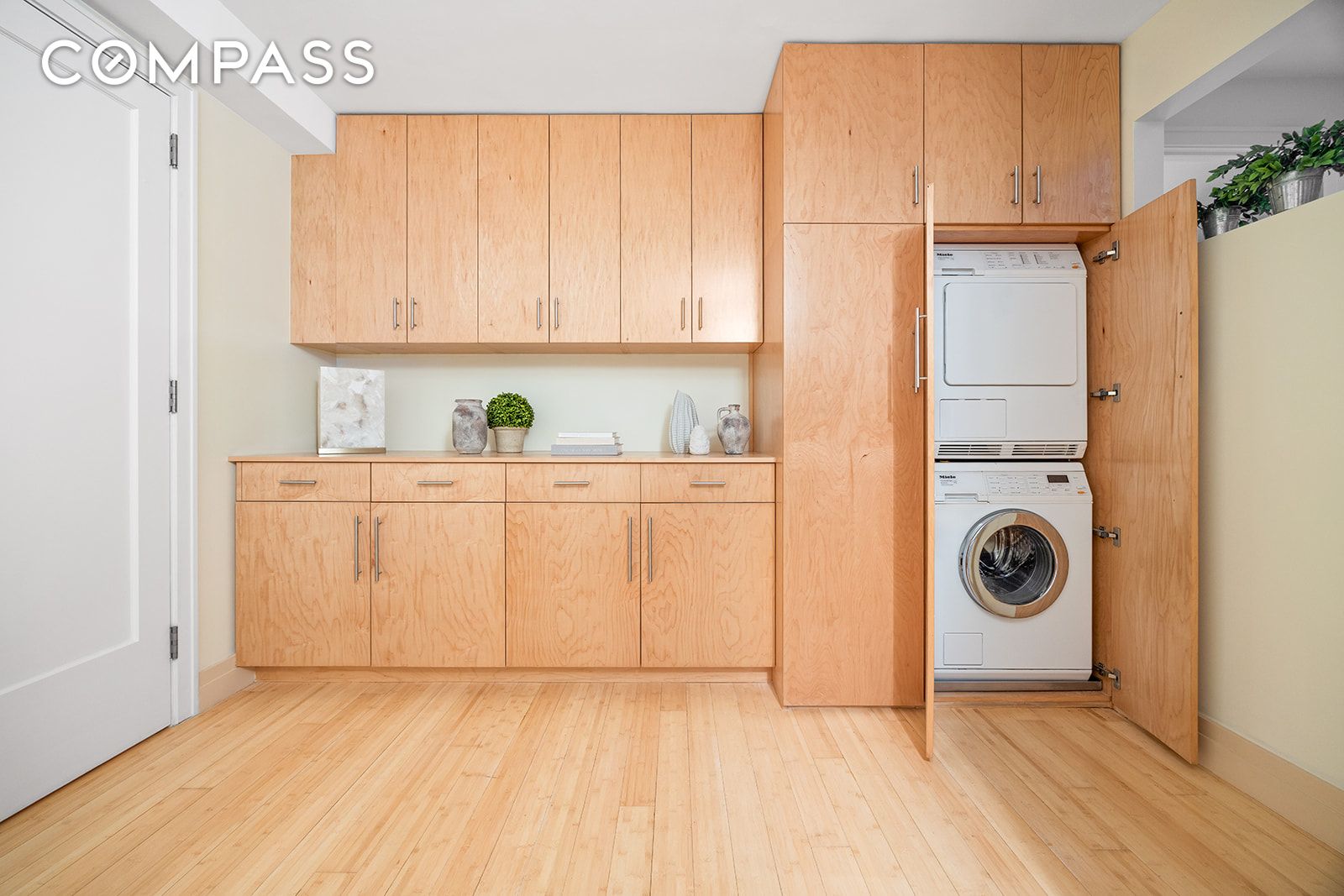 #17 photo, 208 E Broadway, मैनहटन Lower East Side , NY 10002