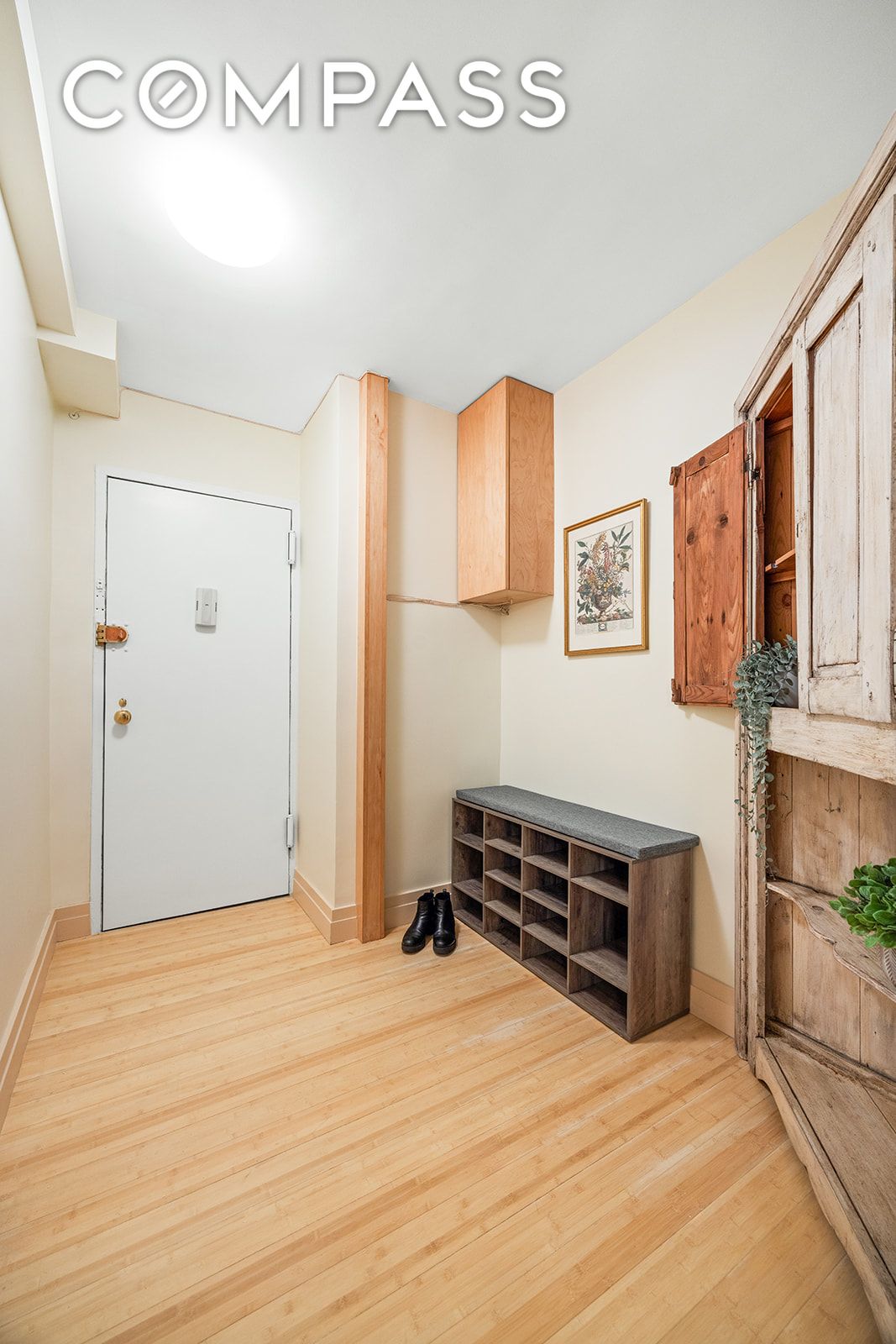 #18 photo, 208 E Broadway, मैनहटन Lower East Side , NY 10002