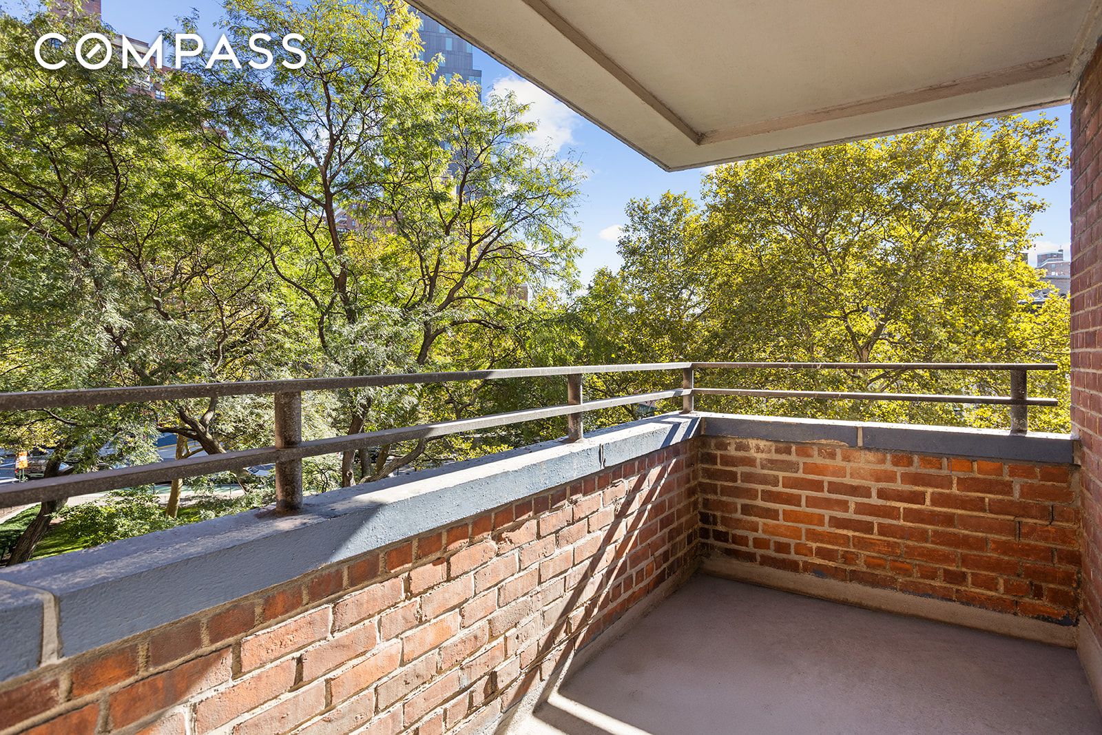 #19 photo, 208 E Broadway, मैनहटन Lower East Side , NY 10002