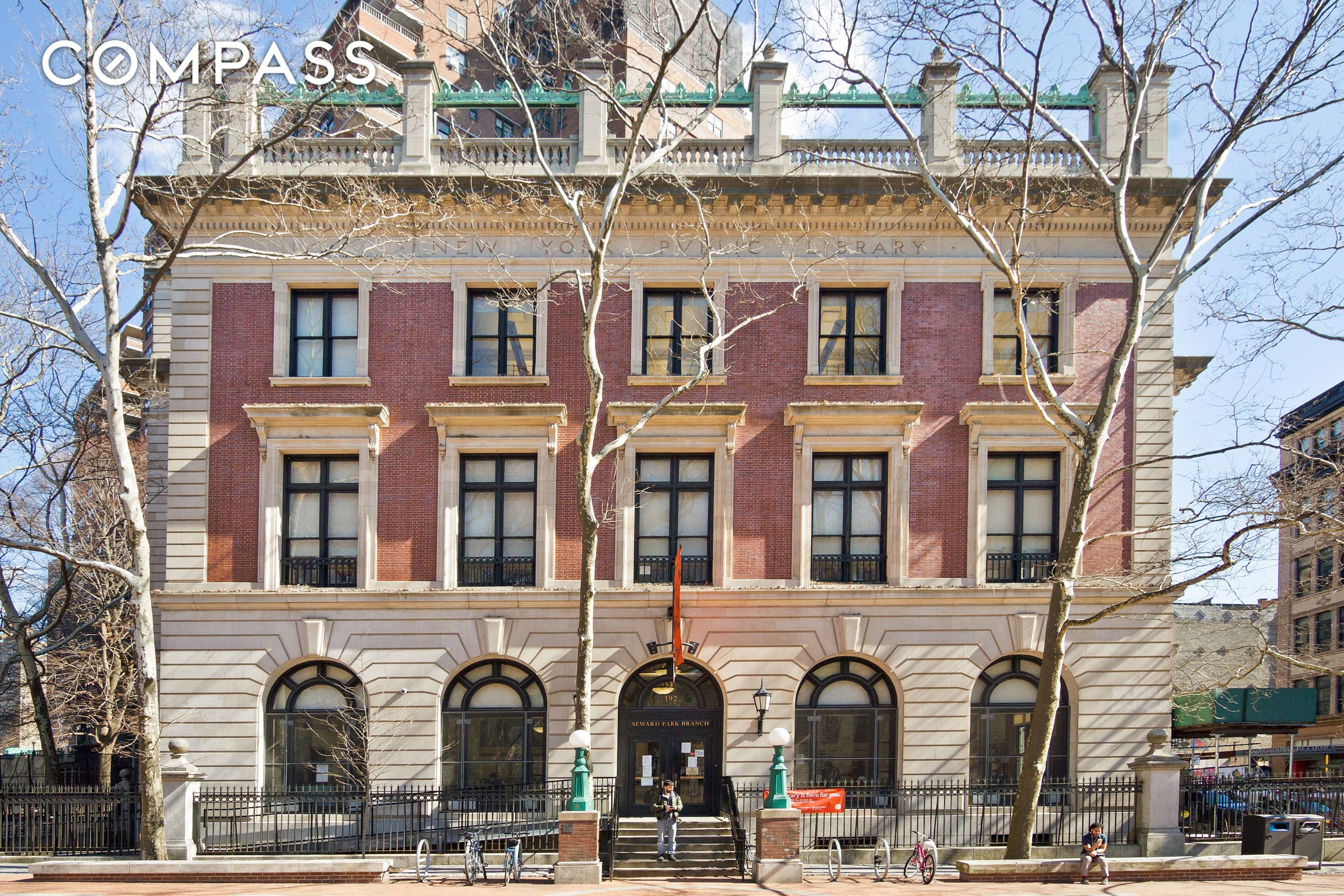 #20 photo, 208 E Broadway, मैनहटन Lower East Side , NY 10002