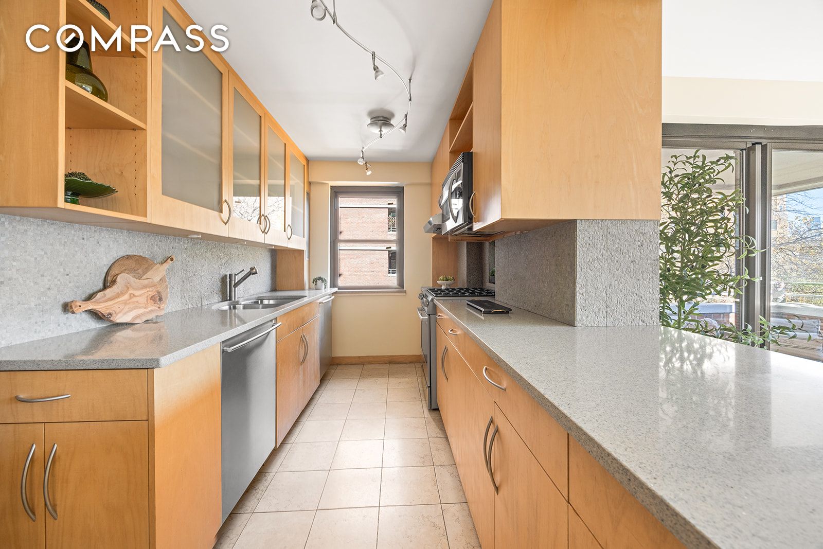 #4 photo, 208 E Broadway, मैनहटन Lower East Side , NY 10002