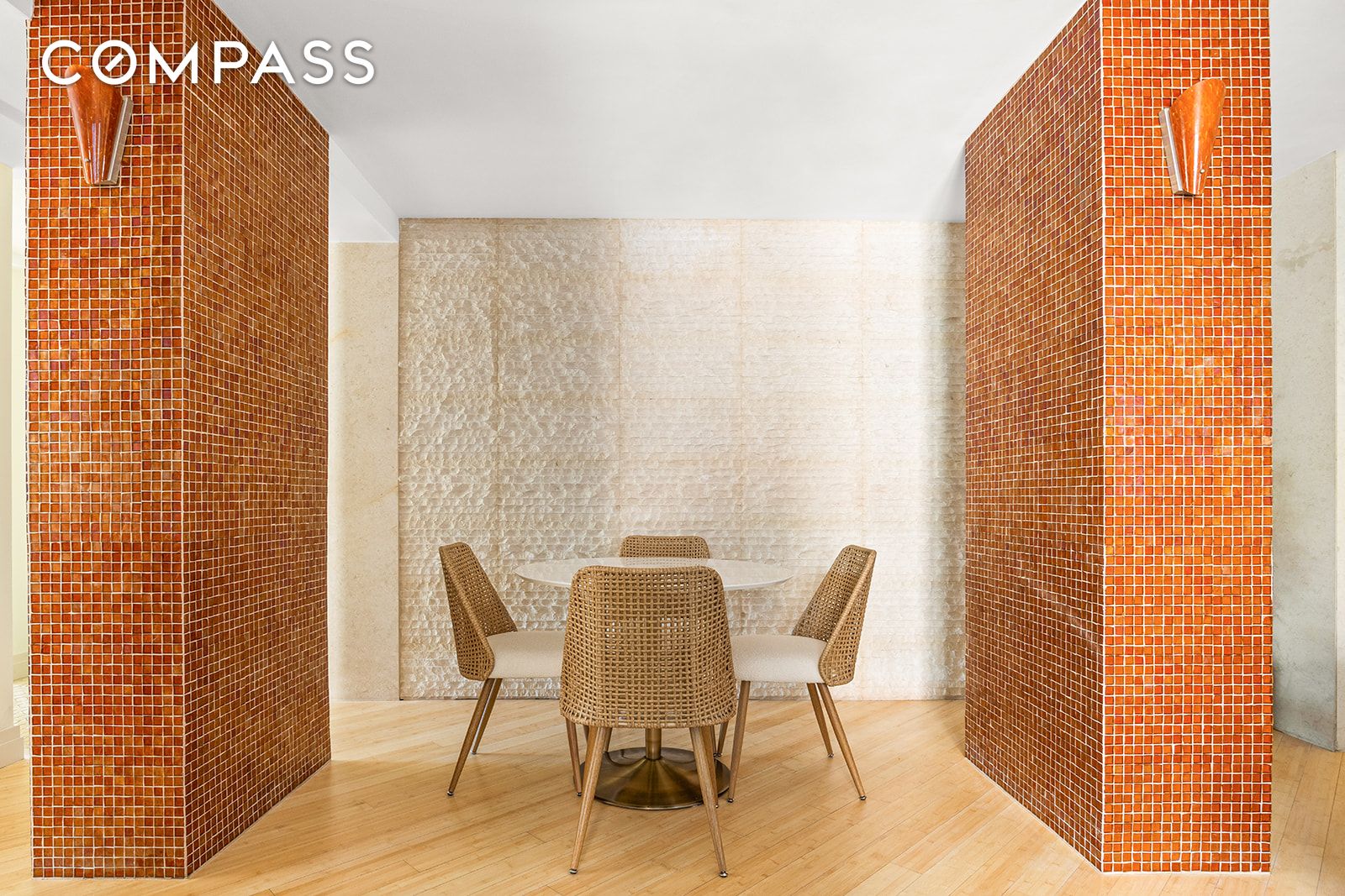 #7 photo, 208 E Broadway, मैनहटन Lower East Side , NY 10002