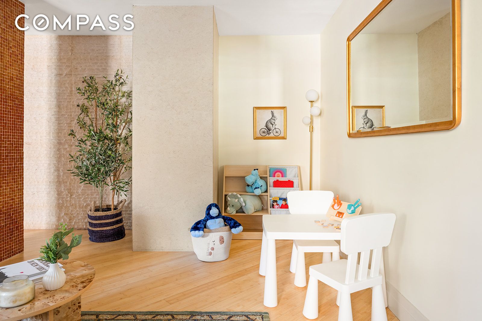 #8 photo, 208 E Broadway, मैनहटन Lower East Side , NY 10002