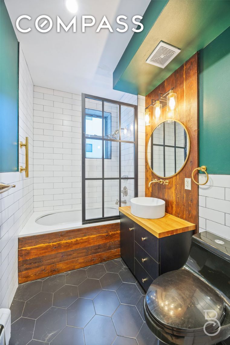 #13 photo, 25-25 Newtown Avenue, 뉴욕퀸즈 Astoria , NY 11102