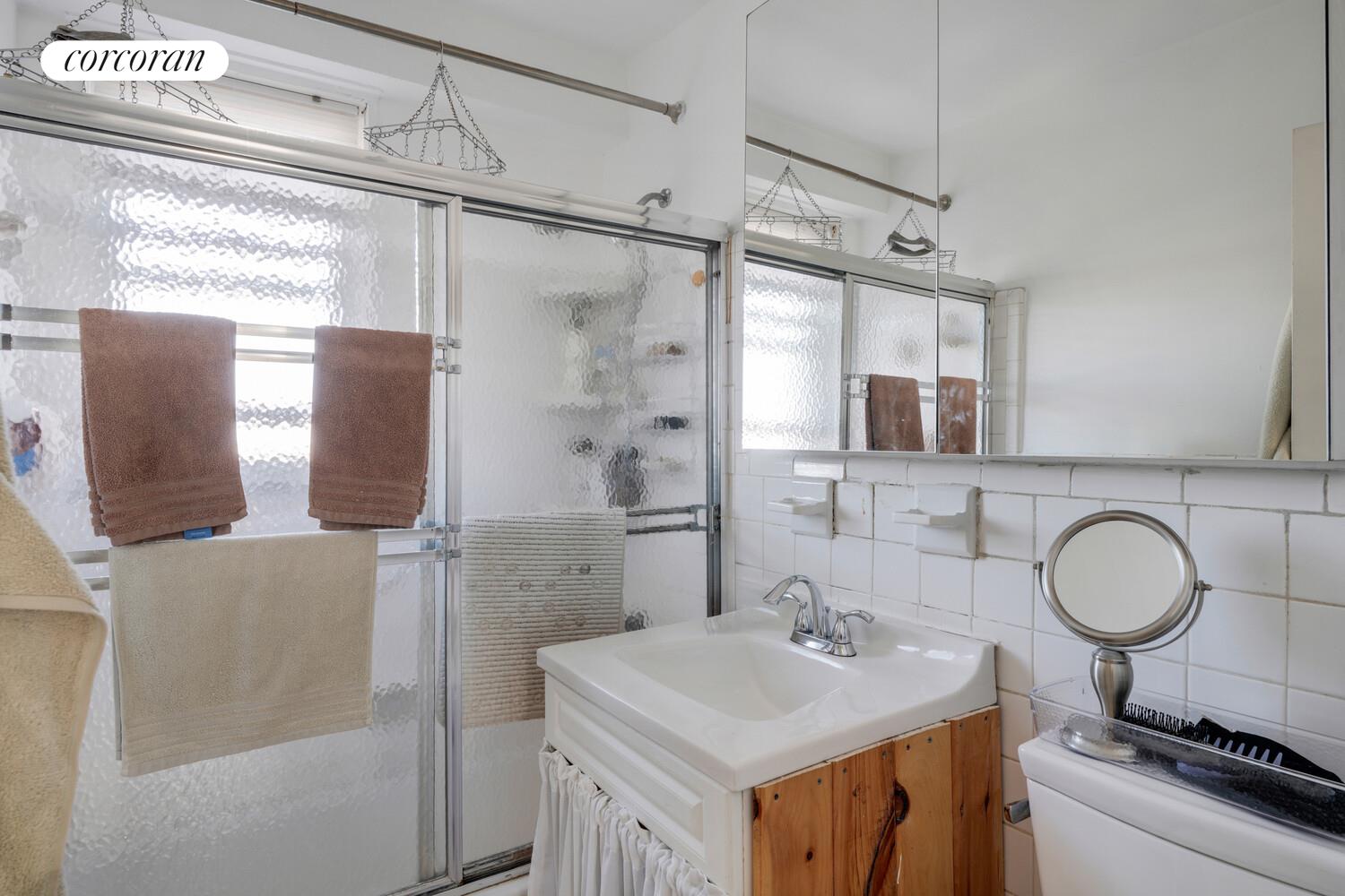 #13 photo, 2483 W 16TH Street, Бруклин ‖ Gravesend , NY 11214