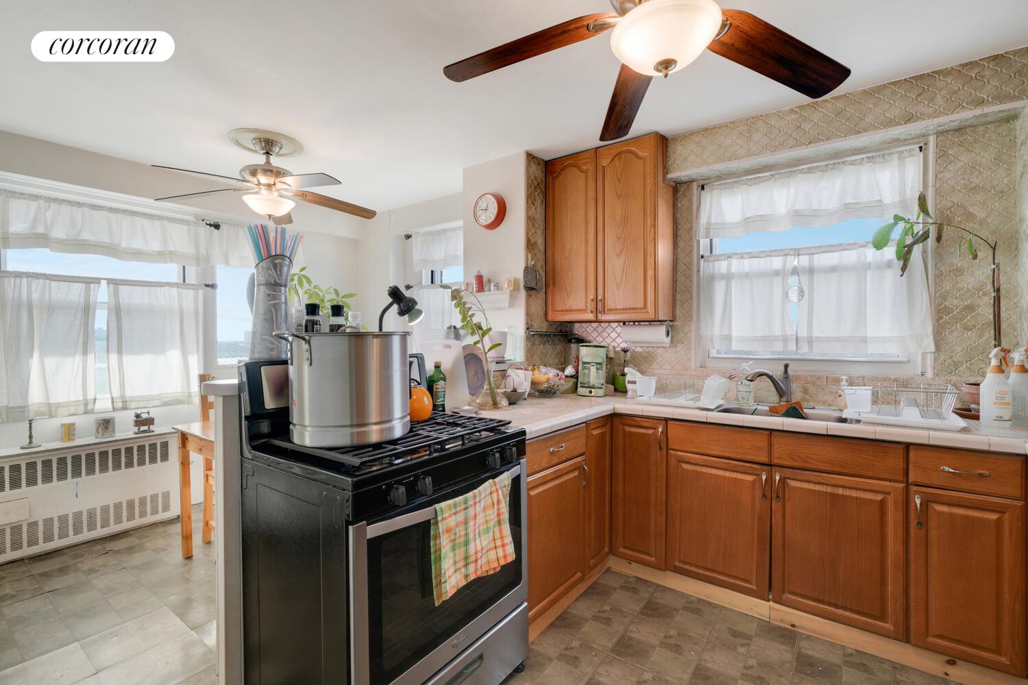 #7 photo, 2483 W 16TH Street, Бруклин ‖ Gravesend , NY 11214