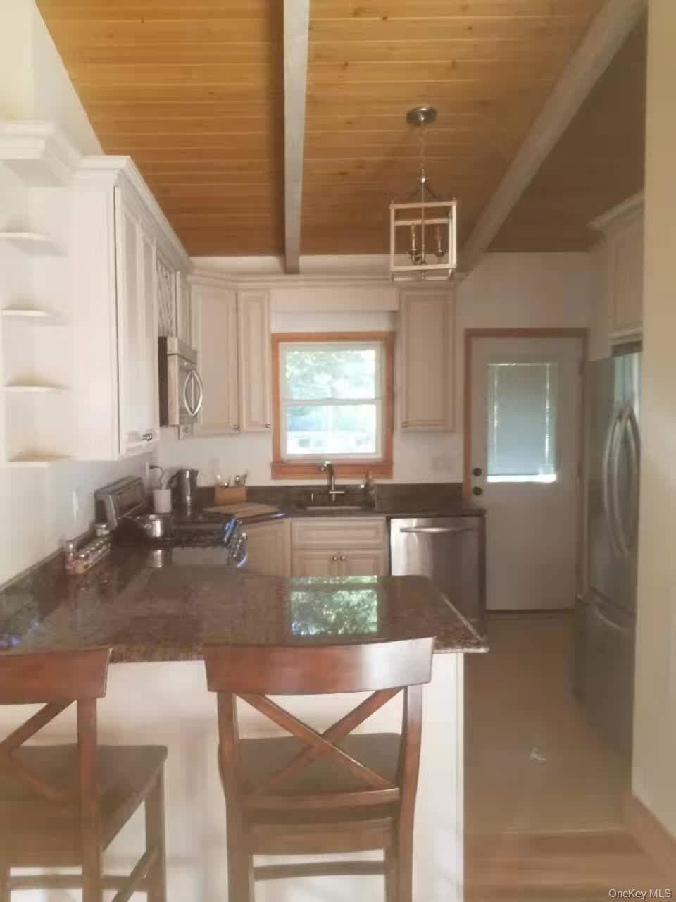 #5 photo, 1600 Bay Avenue, East Marion , NY 11939