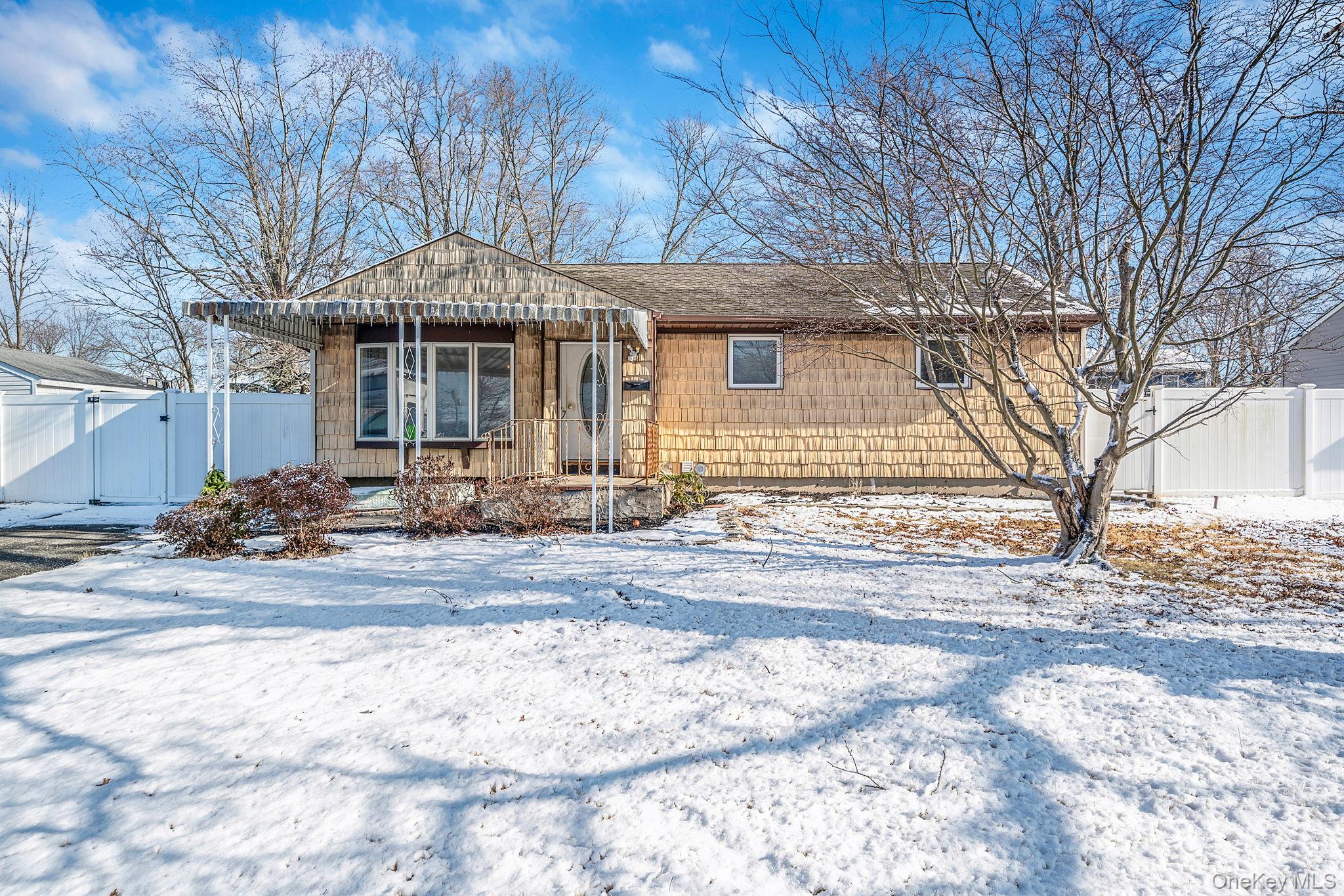 #1 photo, 2711 Connecticut Avenue, Medford , NY 11763