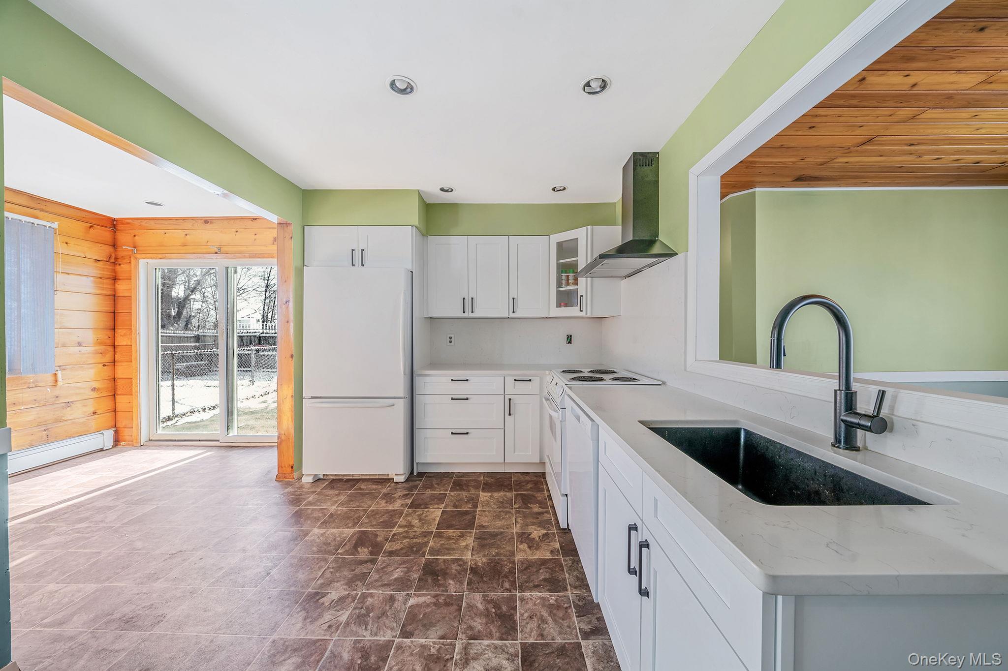 #11 photo, 2711 Connecticut Avenue, Medford , NY 11763