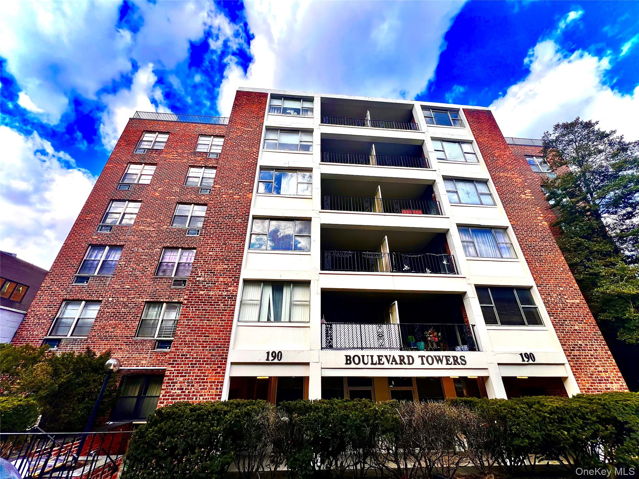 #1 photo, 190 First Street, Mineola , NY 11501