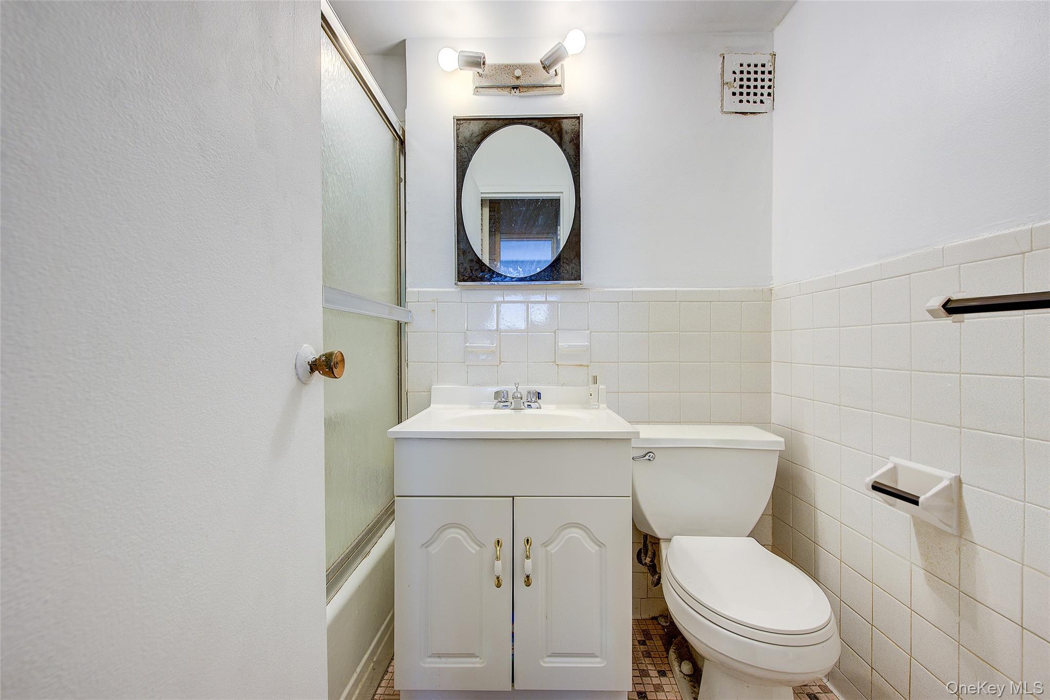 #8 photo, 107-40 Queens Boulevard, كوينز Forest Hills , NY 11375