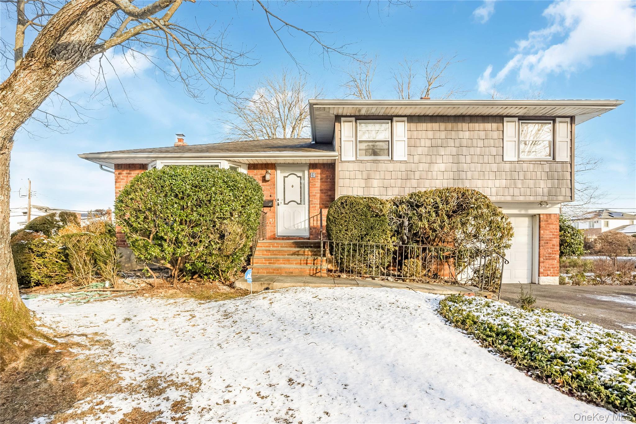 #1 photo, 19 Parkdale Drive, नासाउ काउंटी Farmingdale , NY 11735