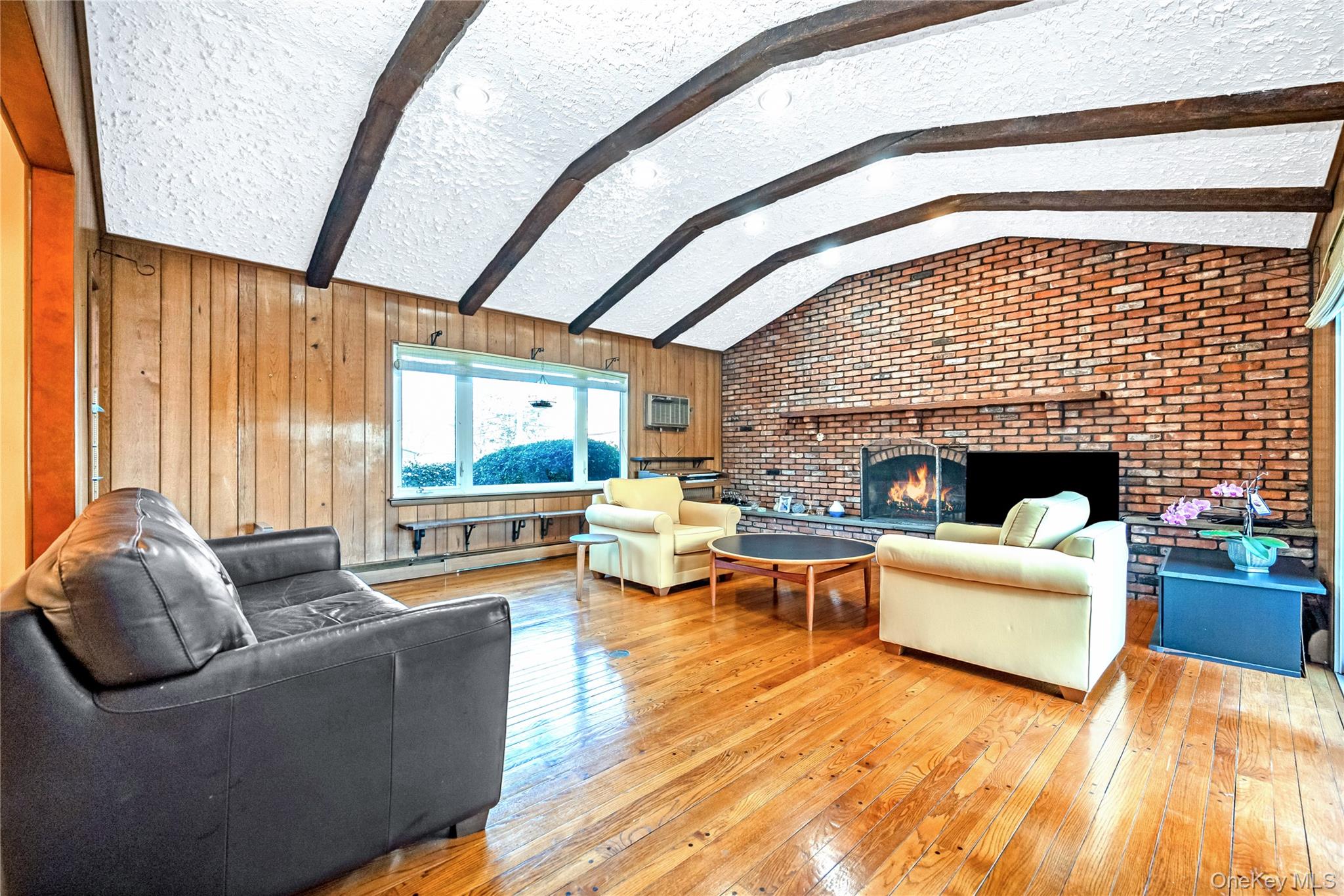 #13 photo, 19 Parkdale Drive, नासाउ काउंटी Farmingdale , NY 11735