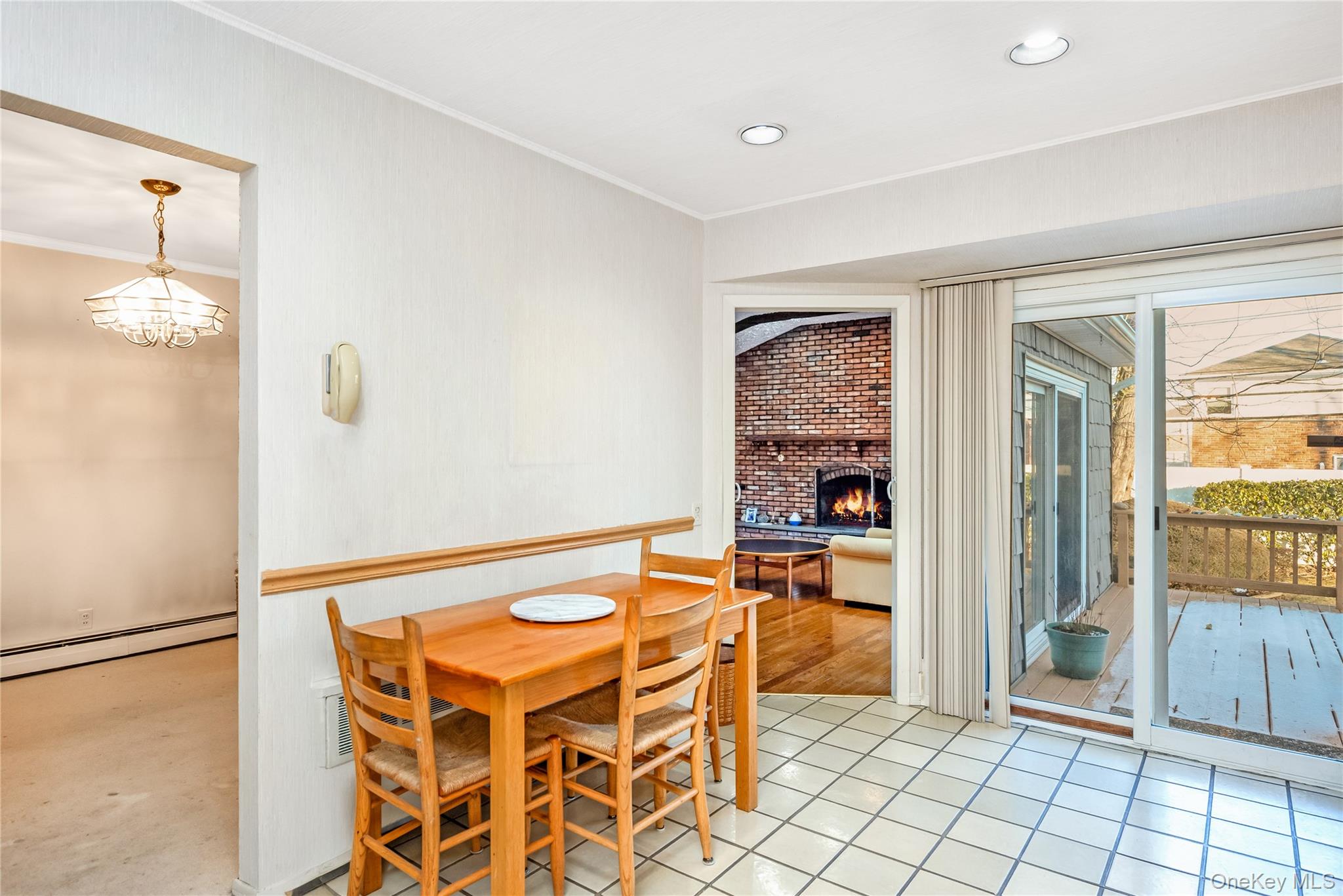 #16 photo, 19 Parkdale Drive, नासाउ काउंटी Farmingdale , NY 11735