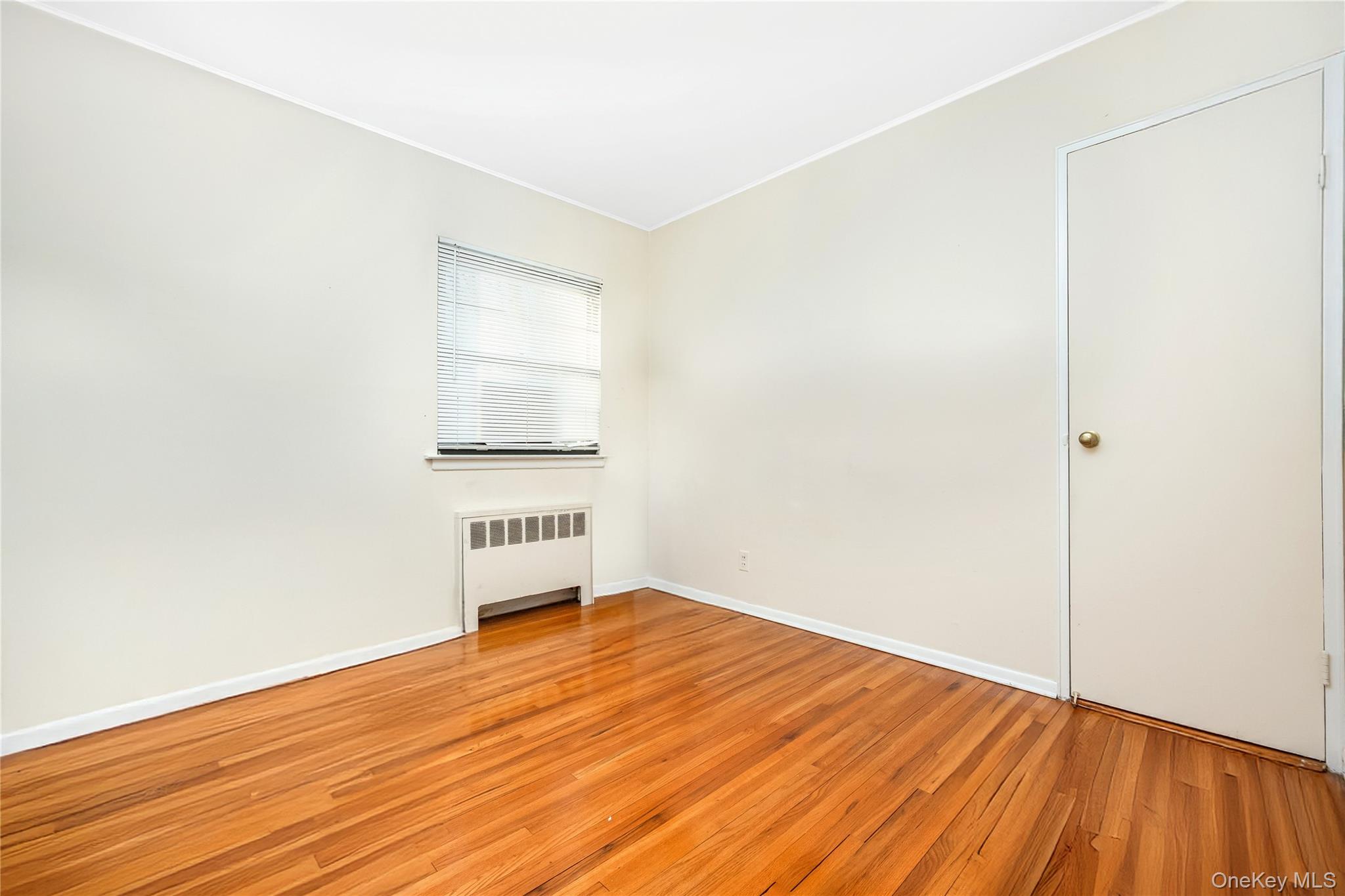 #19 photo, 19 Parkdale Drive, नासाउ काउंटी Farmingdale , NY 11735