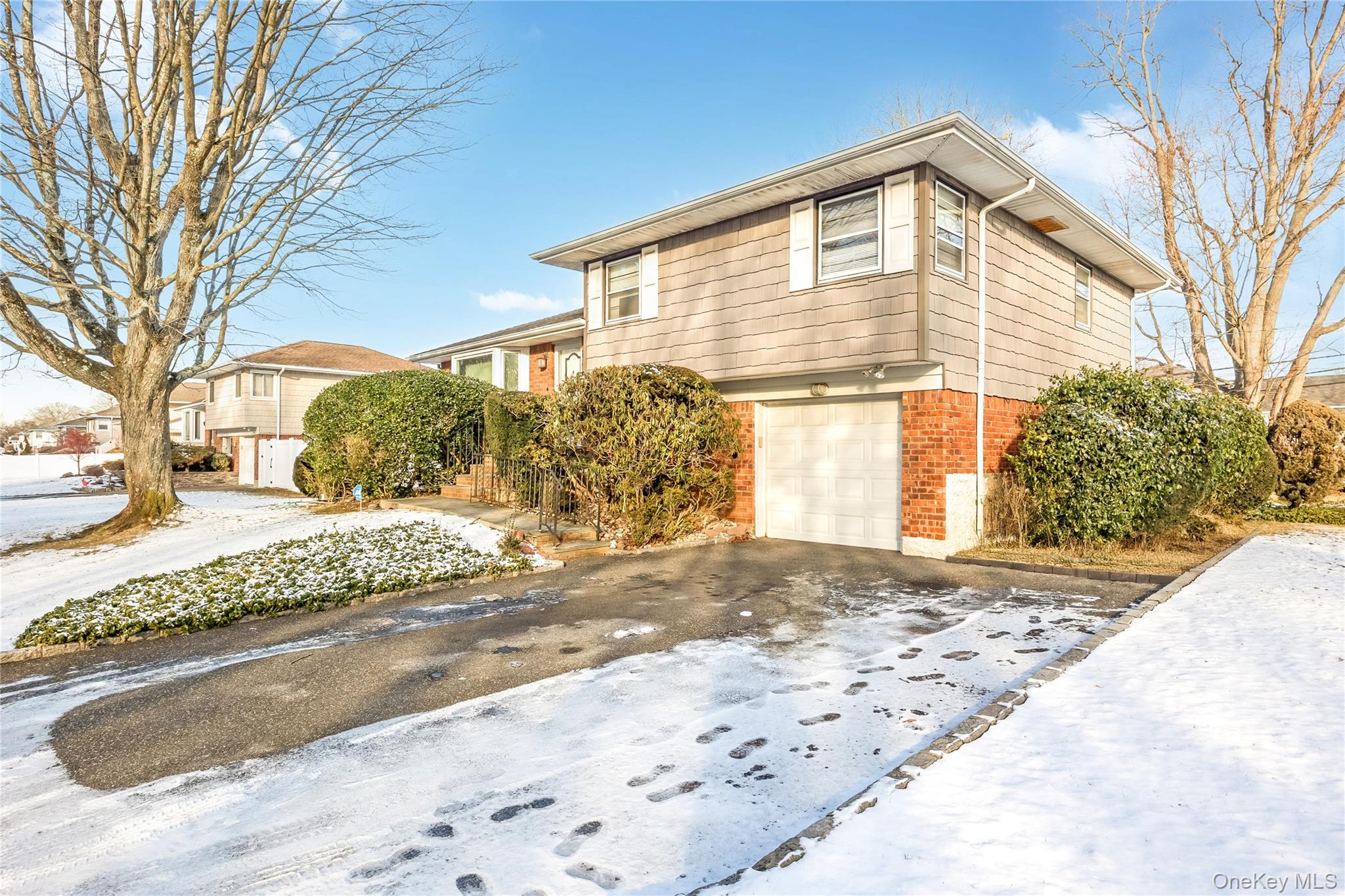 #2 photo, 19 Parkdale Drive, नासाउ काउंटी Farmingdale , NY 11735