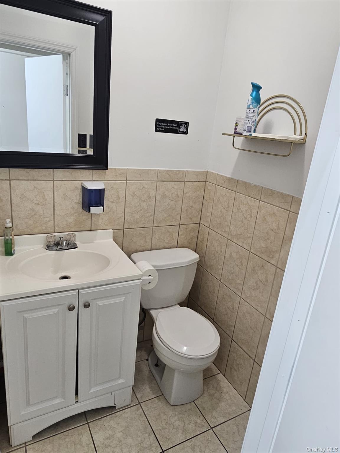 #5 photo, 449 Old Country Road, Westbury , NY 11590