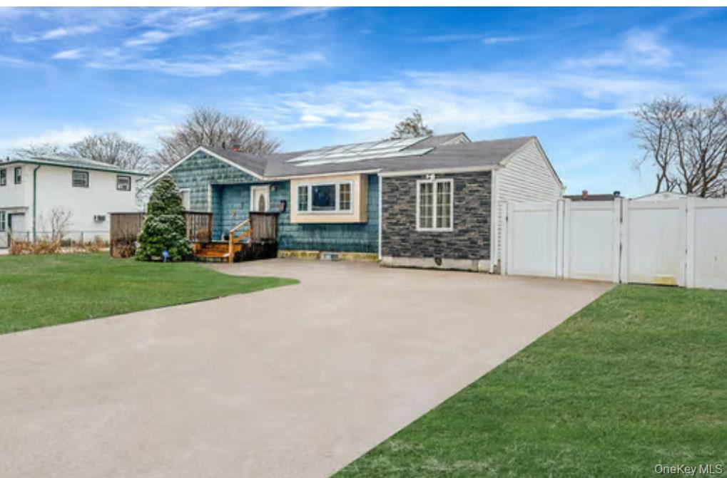 #3 photo, 160 Stahley Street, Brentwood , NY 11717