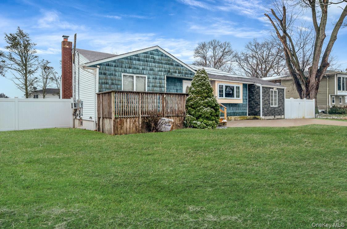 #4 photo, 160 Stahley Street, Brentwood , NY 11717