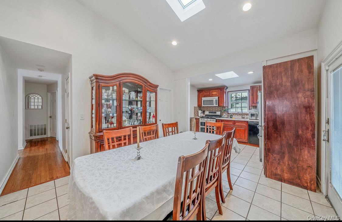 #5 photo, 160 Stahley Street, Brentwood , NY 11717