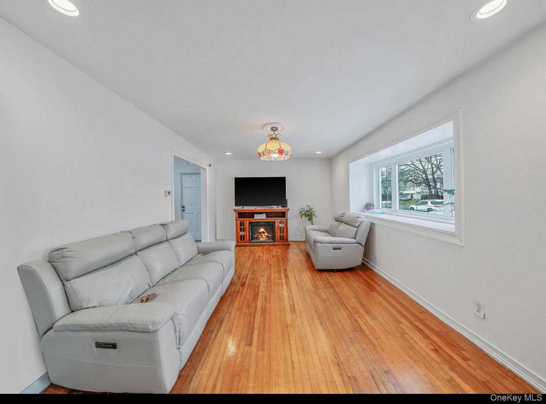 #8 photo, 160 Stahley Street, Brentwood , NY 11717